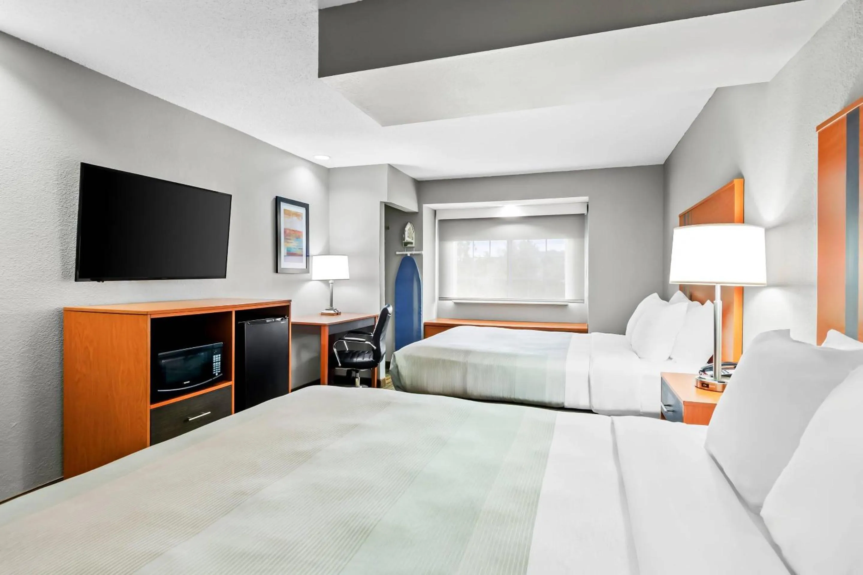 Bedroom, Bed in Quality Inn & Suites Bristol North