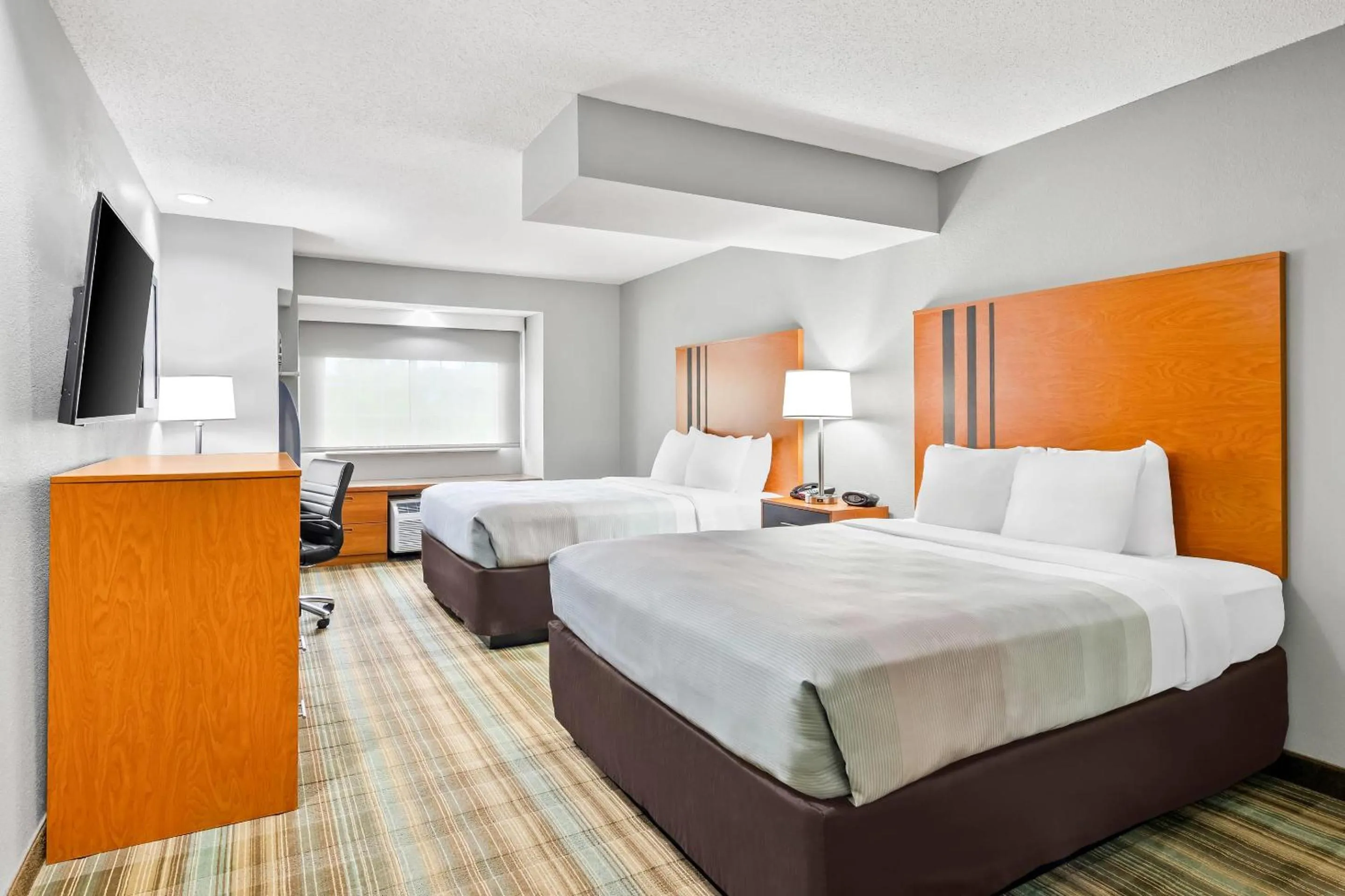 Bedroom, Bed in Quality Inn & Suites Bristol North