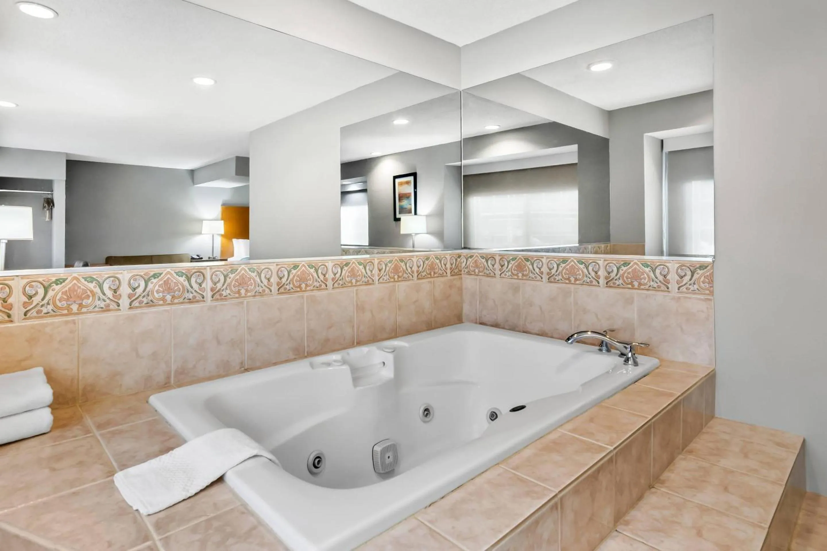 Bedroom in Quality Inn & Suites Bristol North