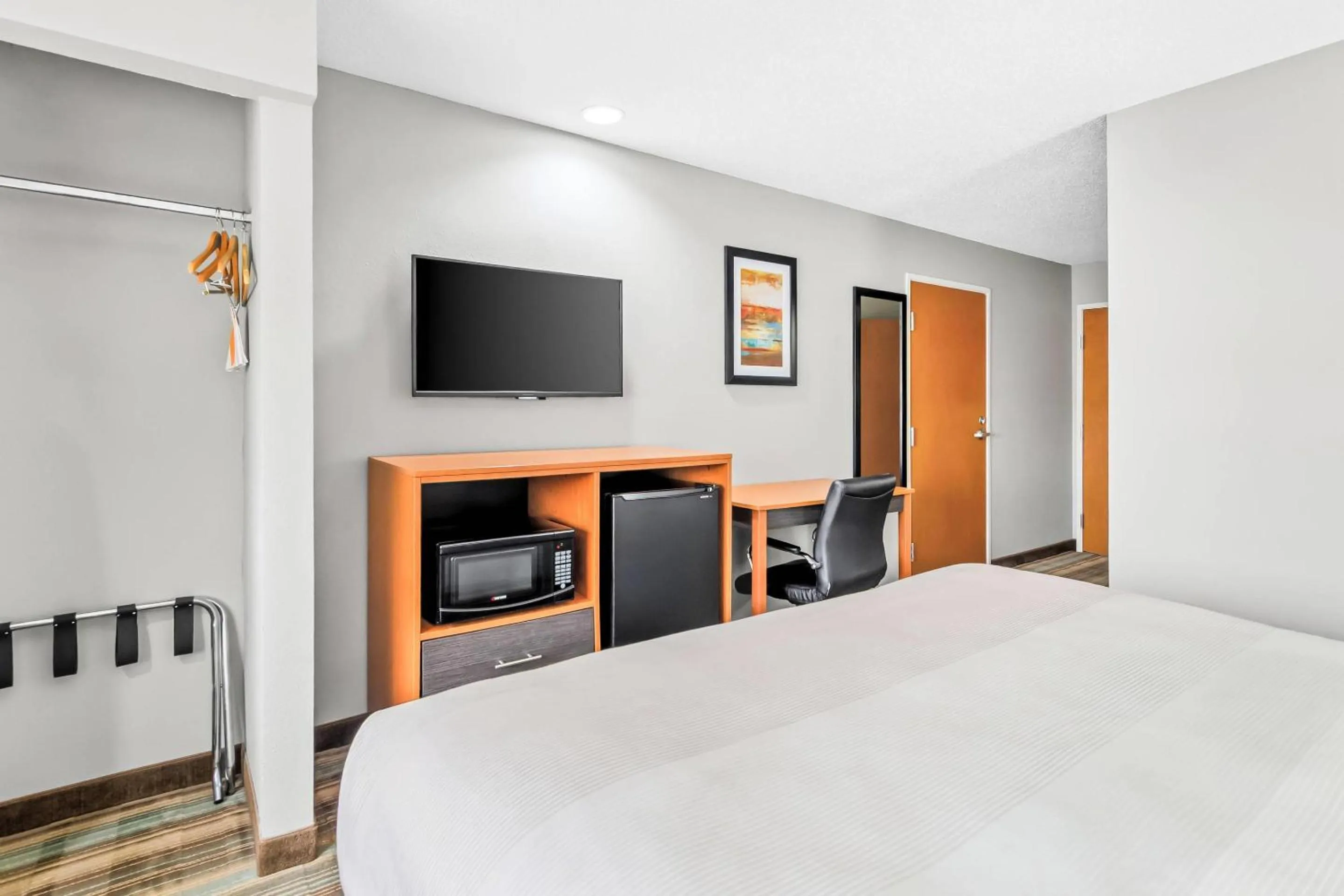 Bedroom, Bed in Quality Inn & Suites Bristol North