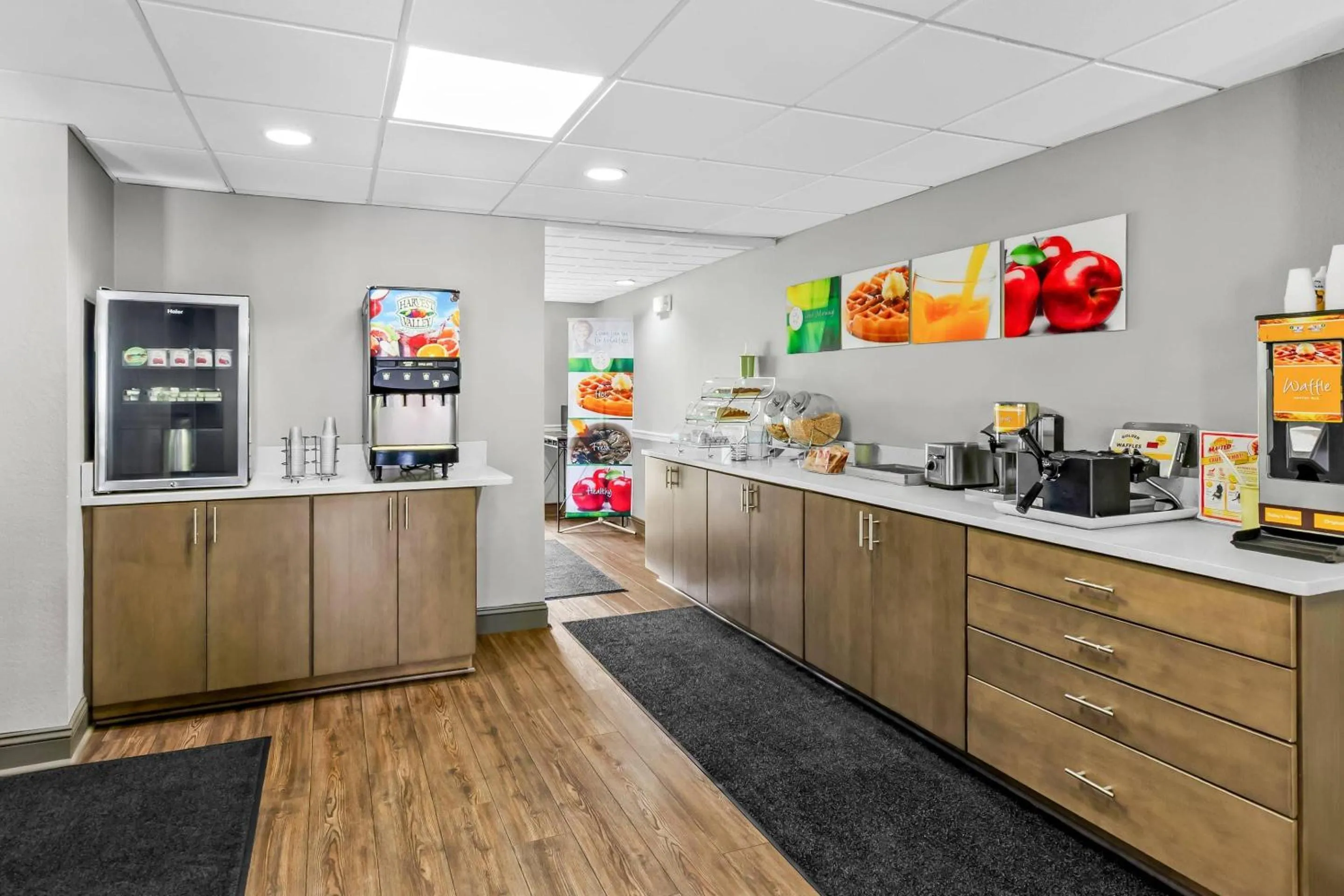 Breakfast in Quality Inn & Suites Bristol North