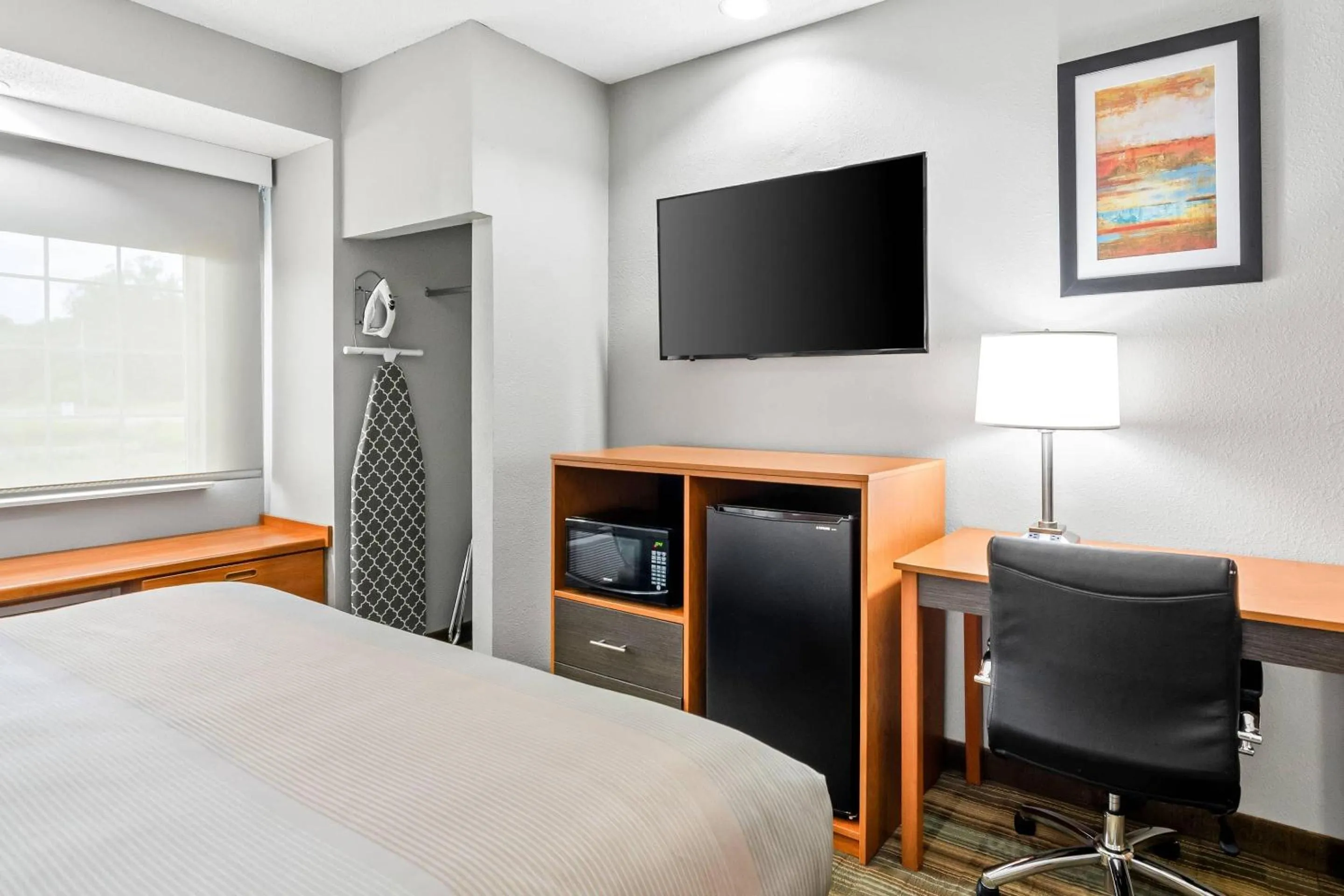 Bedroom, Bed in Quality Inn & Suites Bristol North