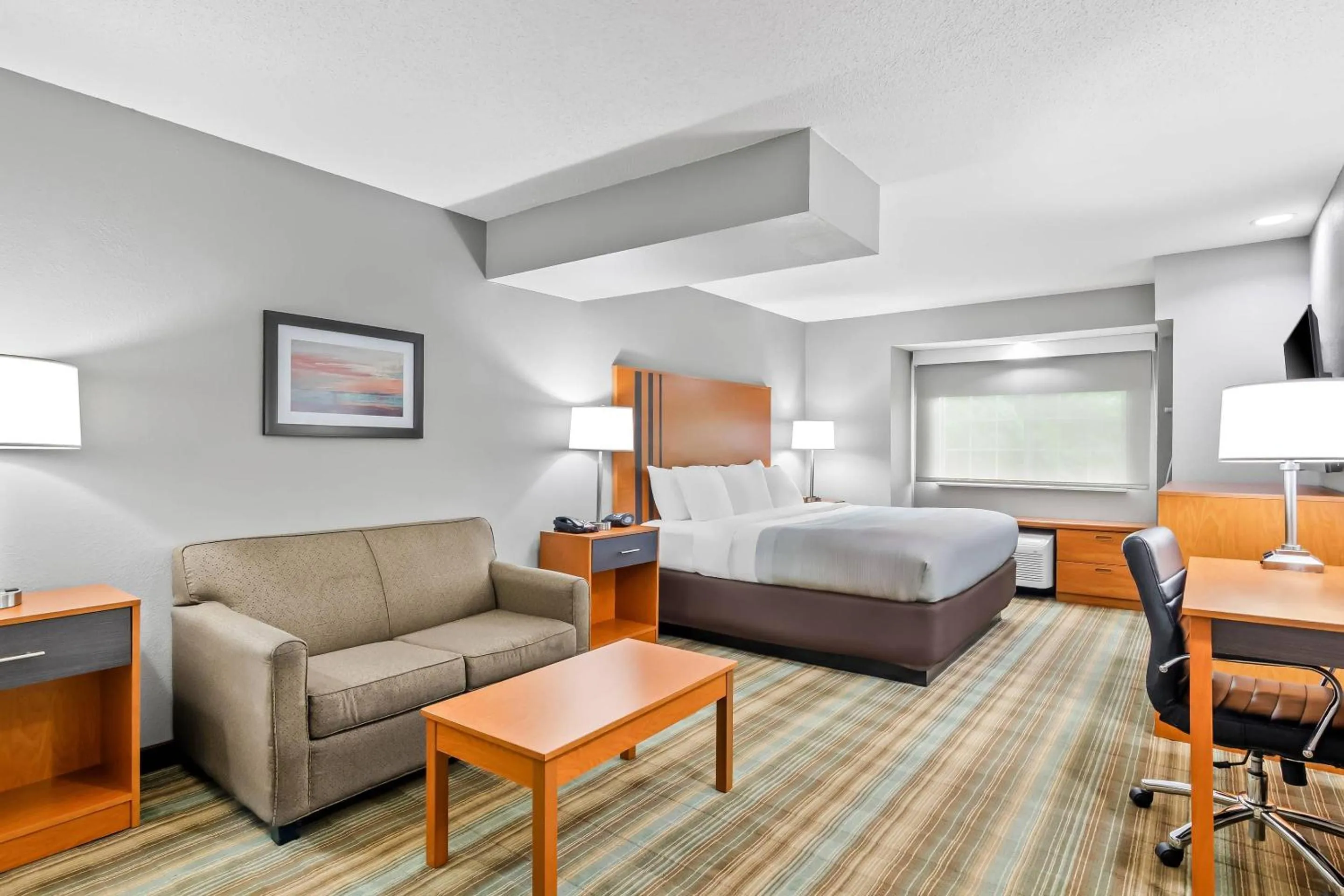 Bedroom, Bed in Quality Inn & Suites Bristol North