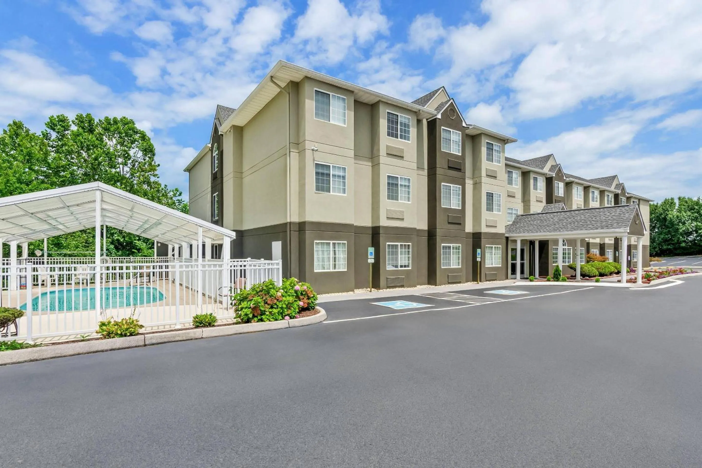 Property building in Quality Inn & Suites Bristol North