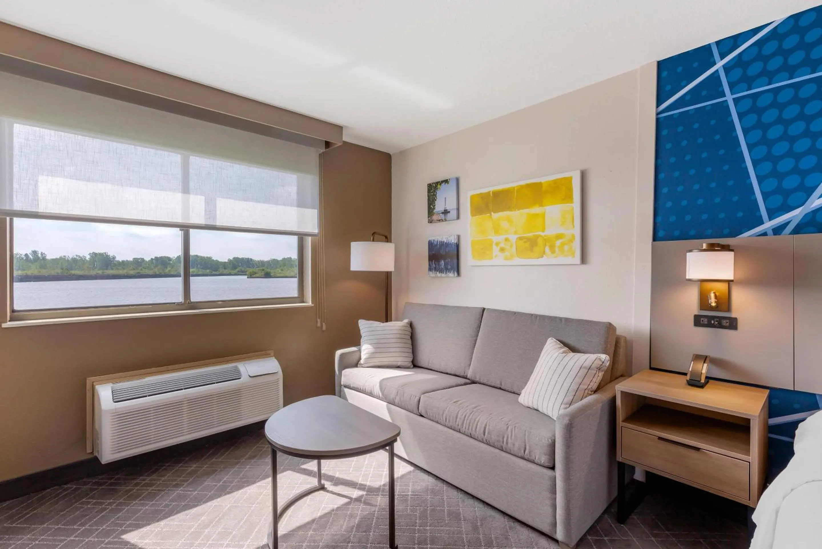 Bedroom in Comfort Inn River's Edge