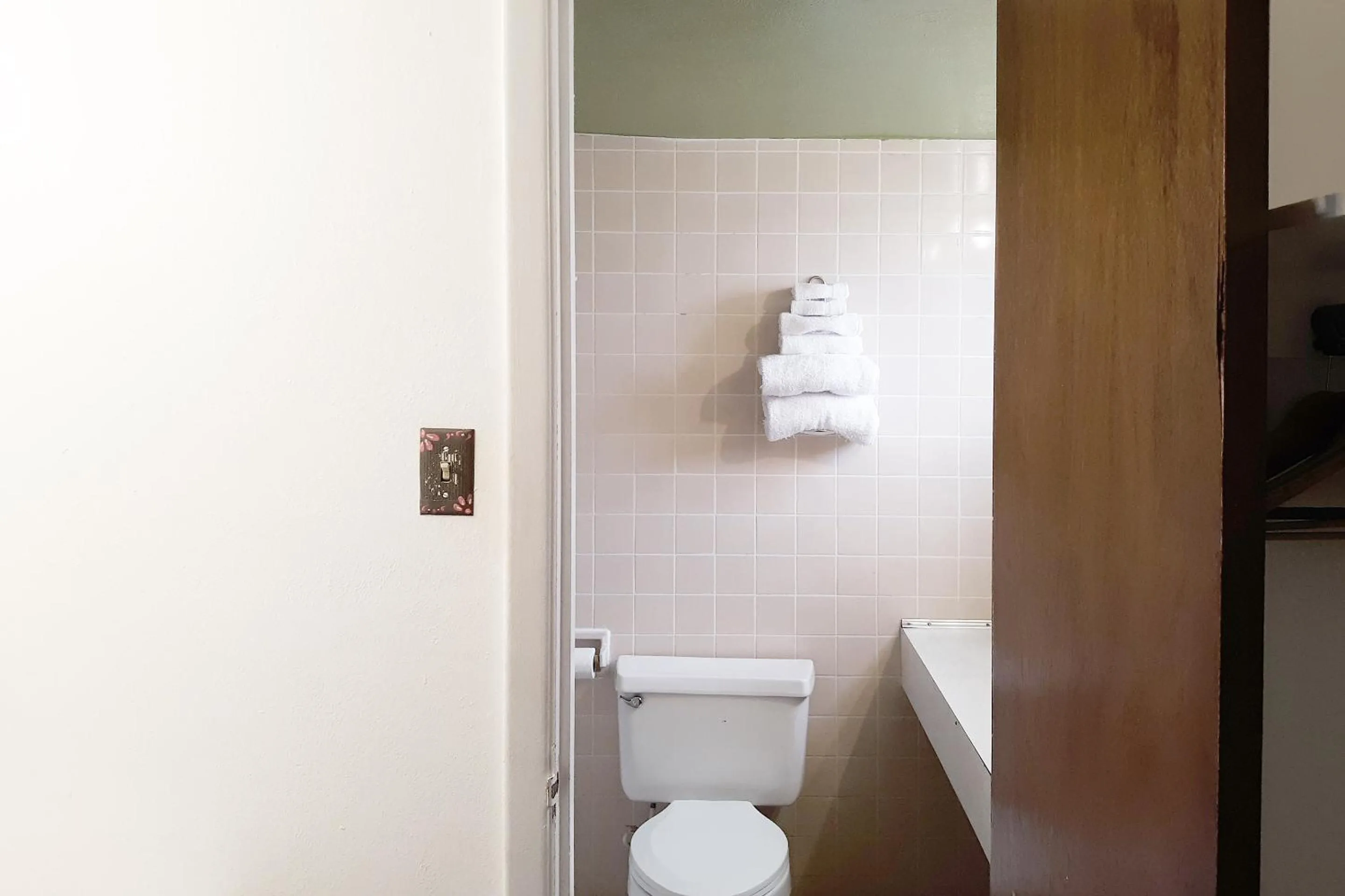 Bathroom in OYO Hotel Kings at Clovis