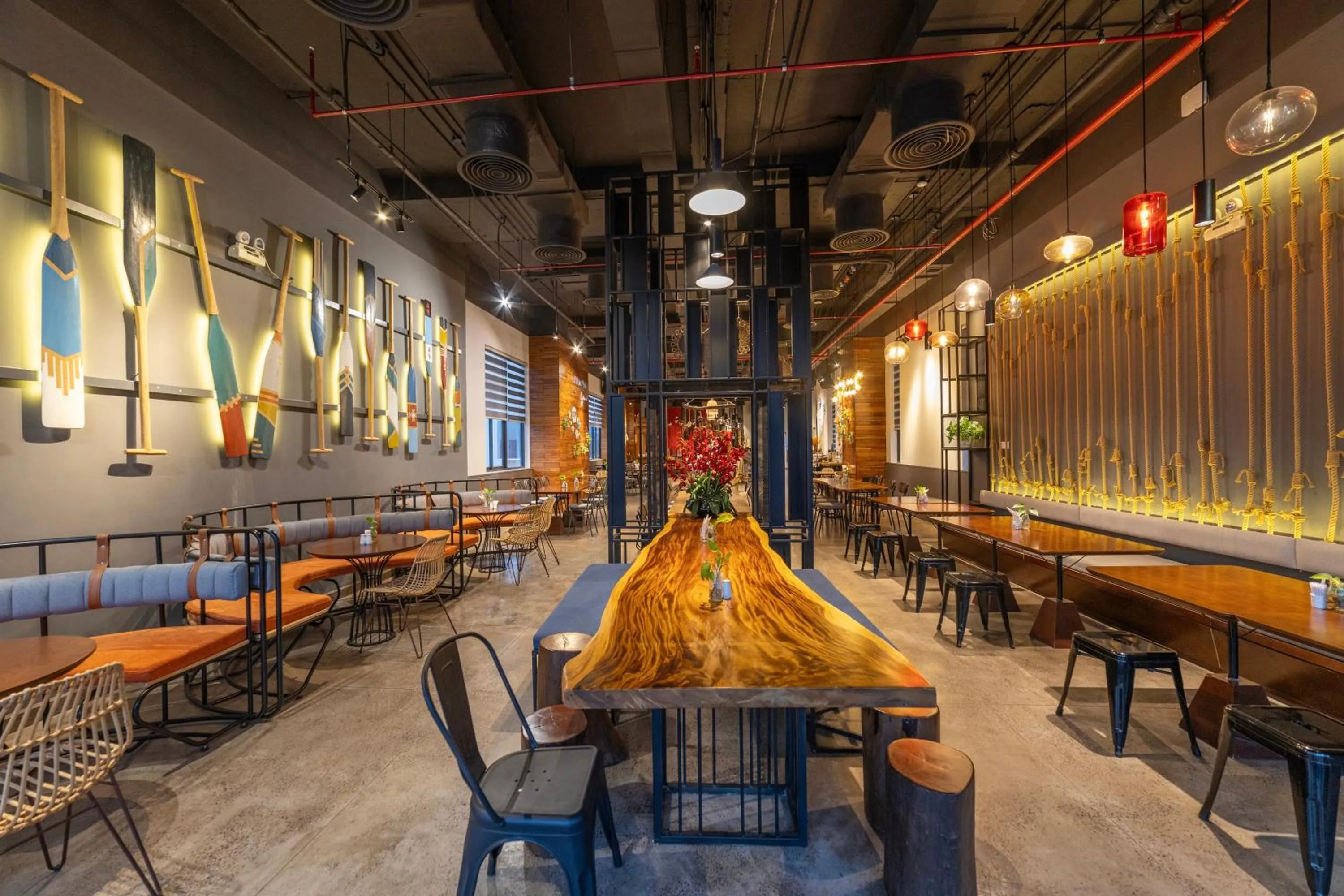 Restaurant/places to eat in Em Oi Boutique Hotel