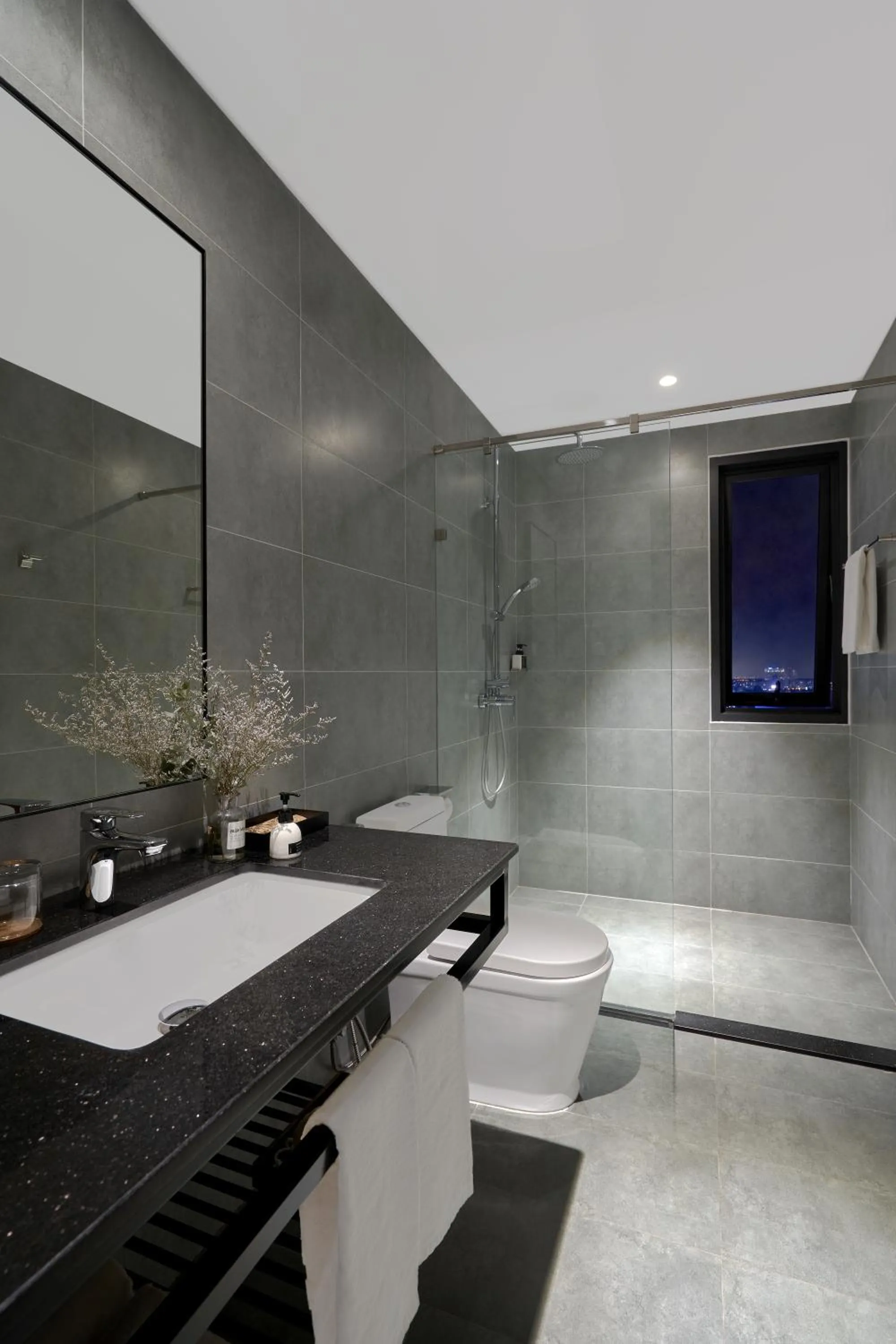 Shower in Em Oi Boutique Hotel