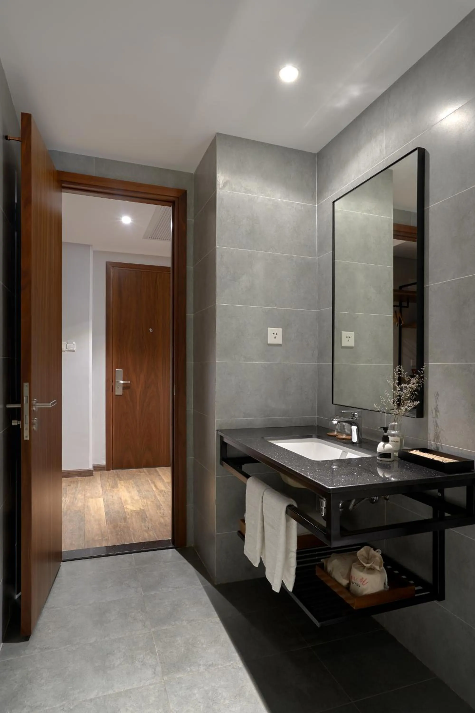 Shower in Em Oi Boutique Hotel