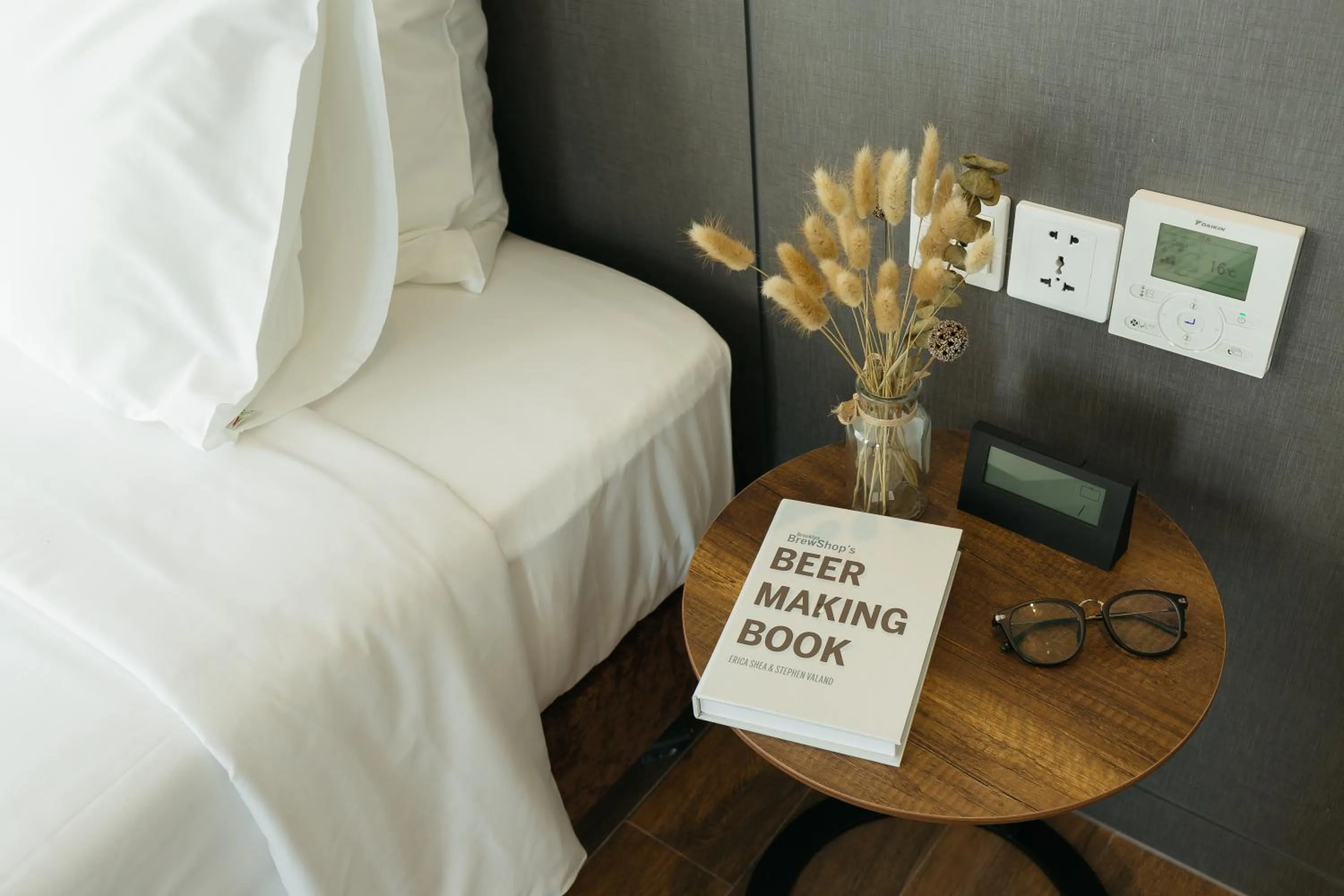 Bed in Em Oi Boutique Hotel