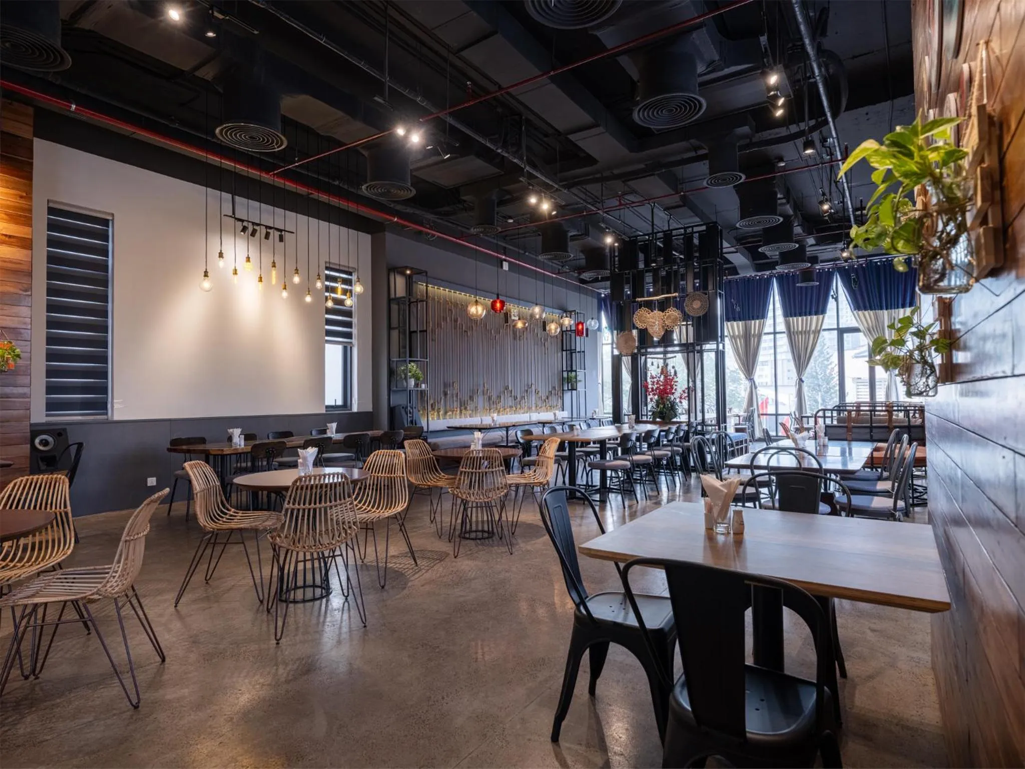 Restaurant/places to eat in Em Oi Boutique Hotel