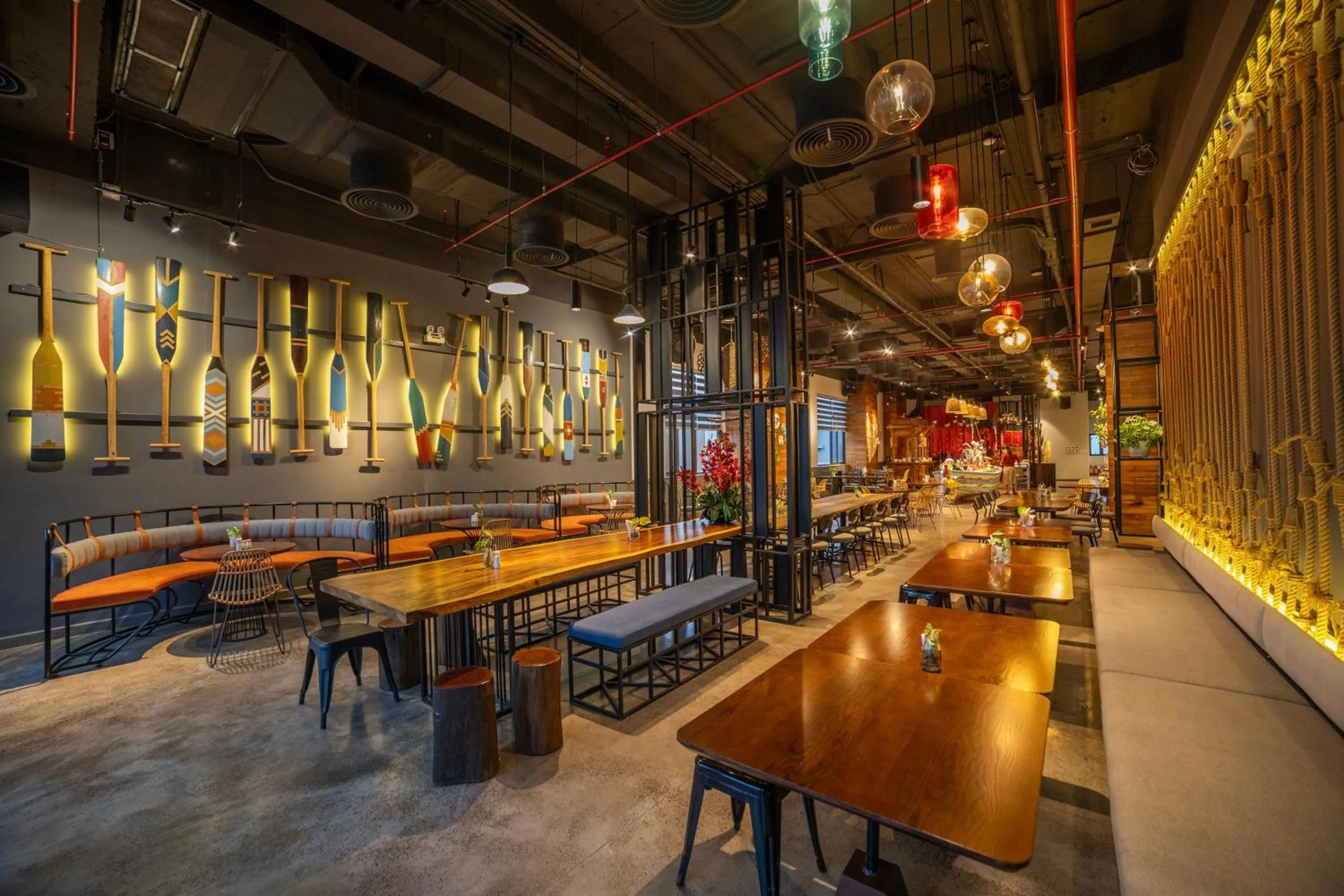 Restaurant/places to eat in Em Oi Boutique Hotel