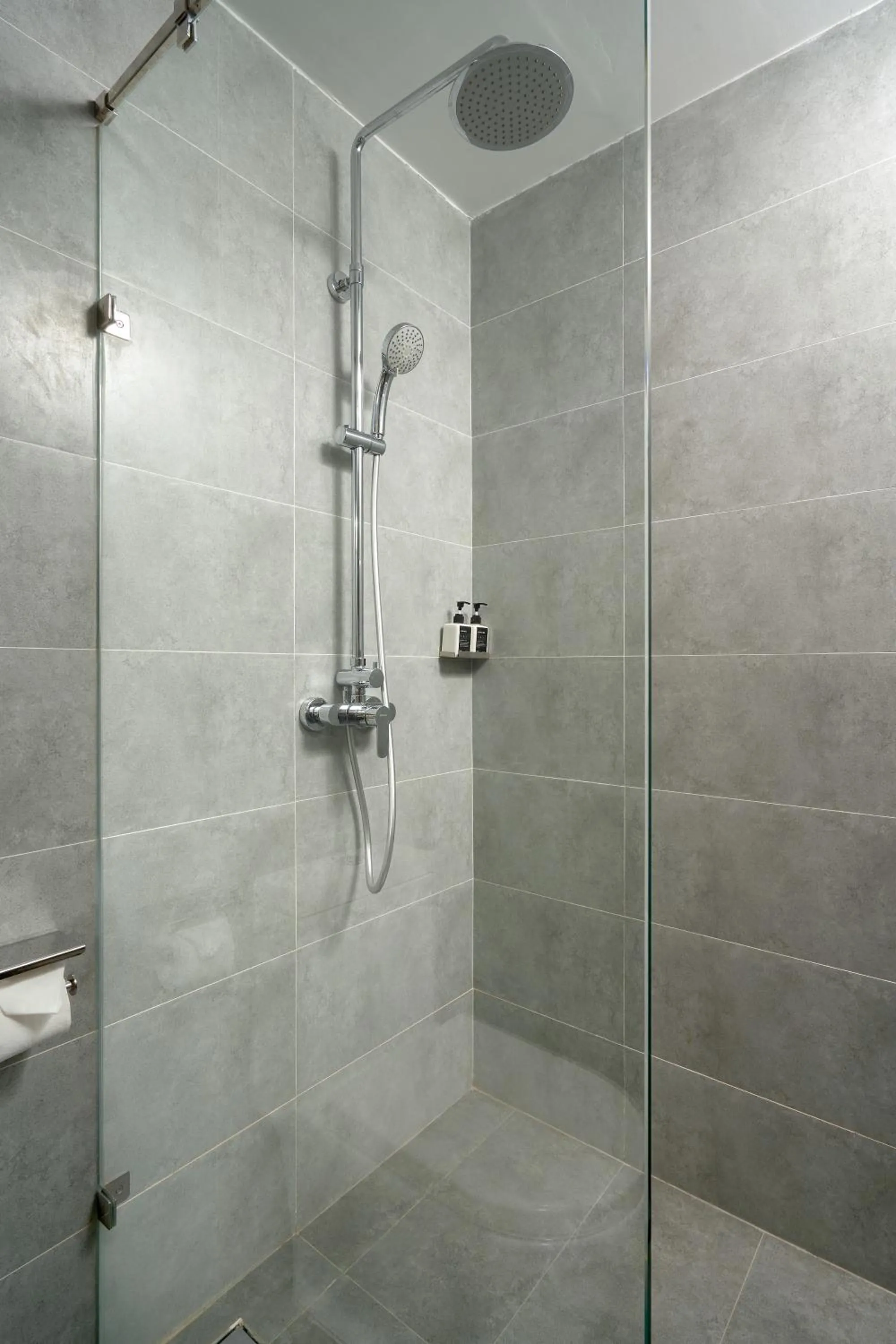 Shower in Em Oi Boutique Hotel