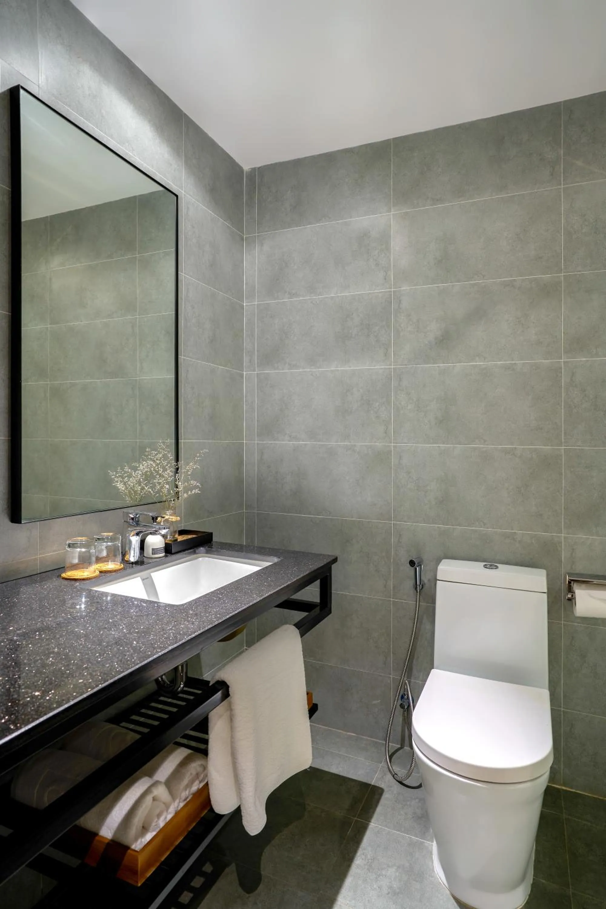 Shower in Em Oi Boutique Hotel