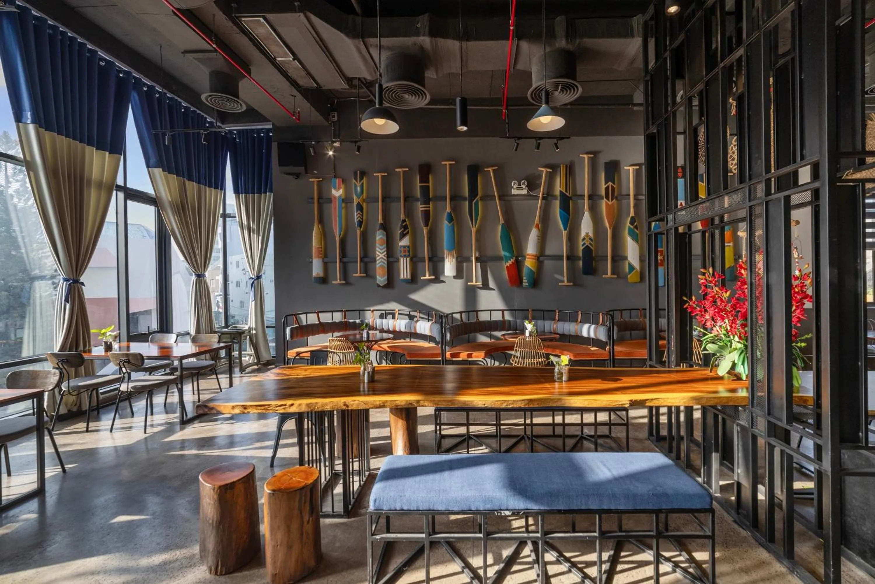 Restaurant/places to eat in Em Oi Boutique Hotel