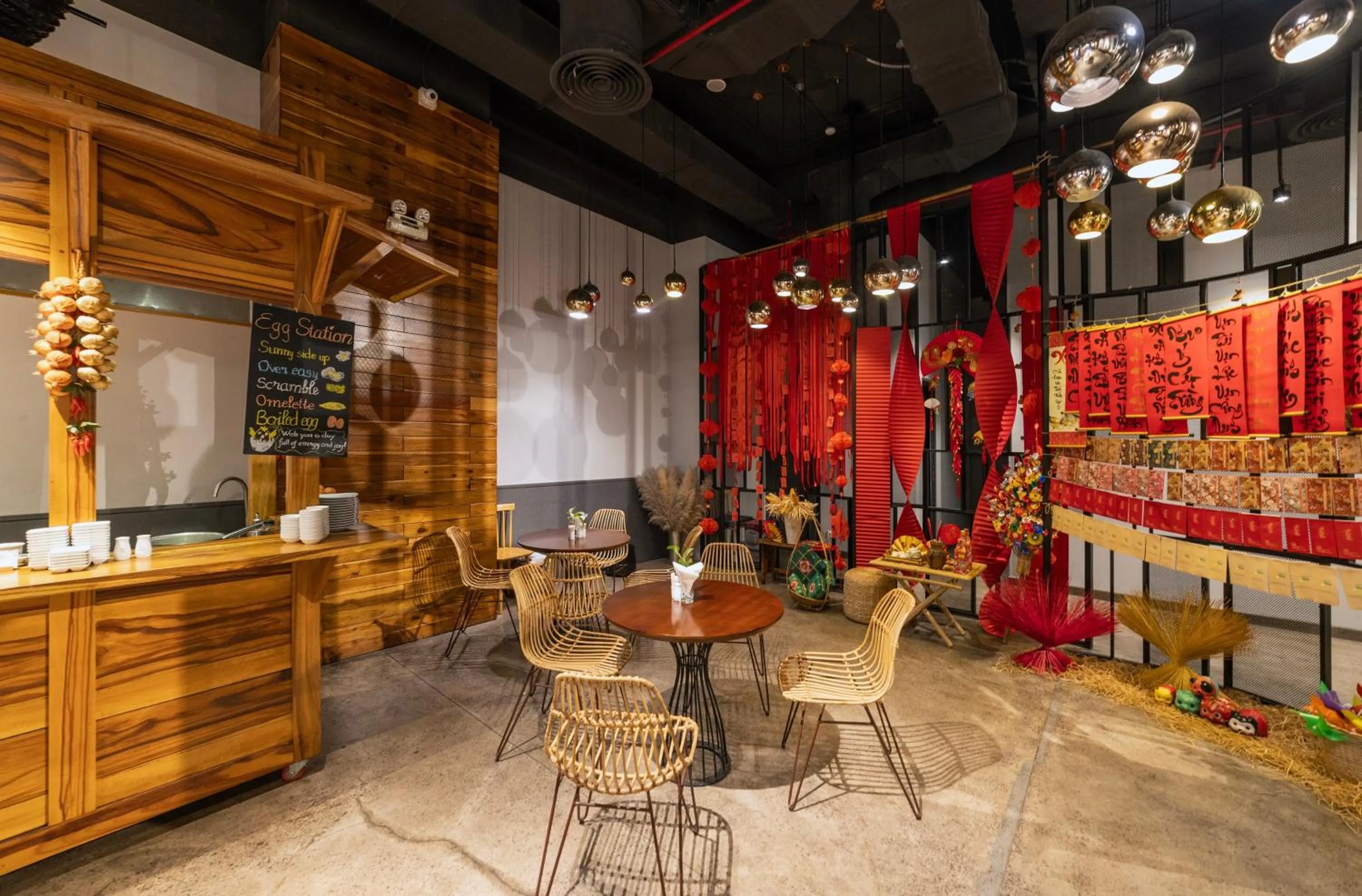 Restaurant/places to eat in Em Oi Boutique Hotel