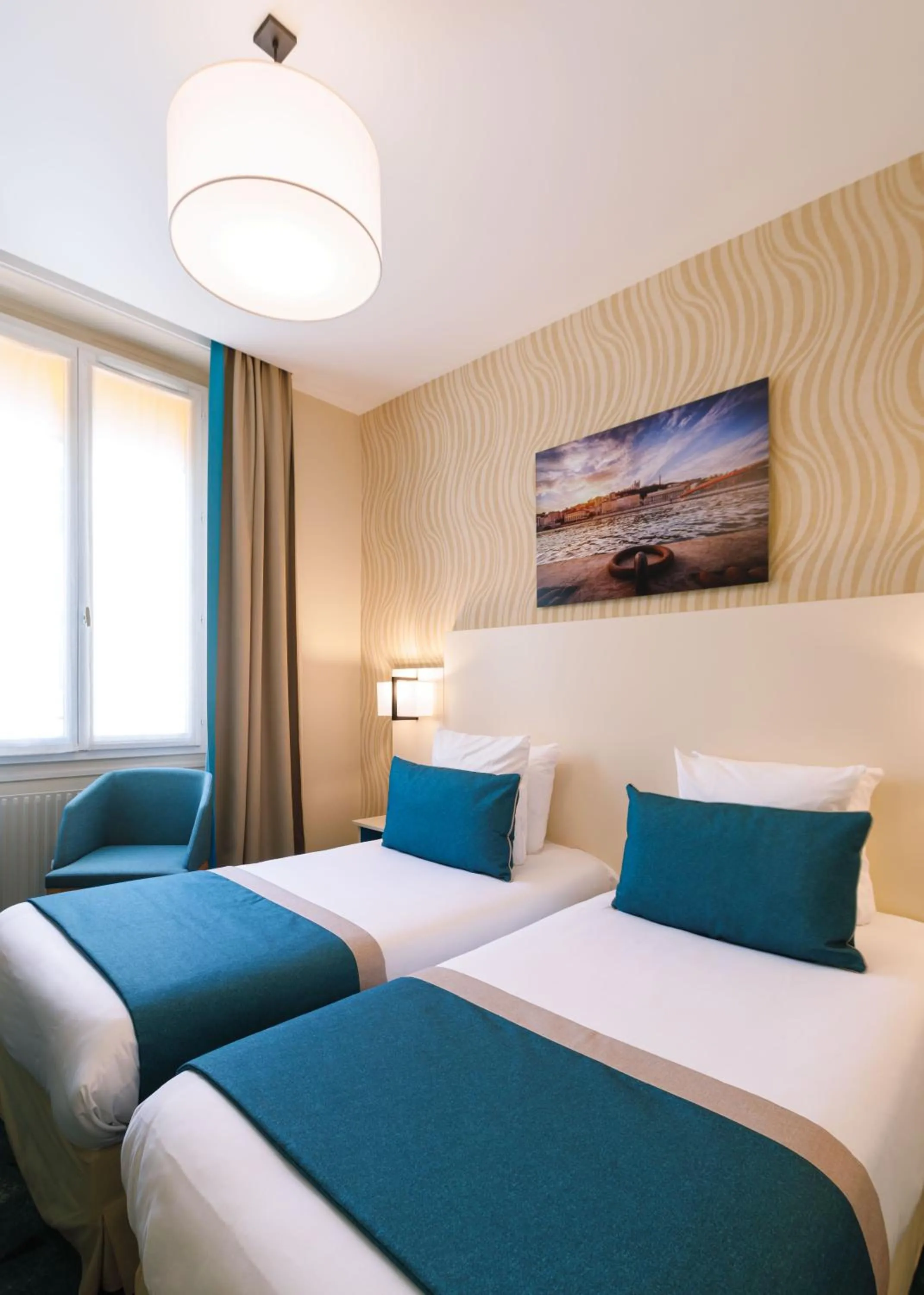 Bed in Hotel Des Remparts Perrache