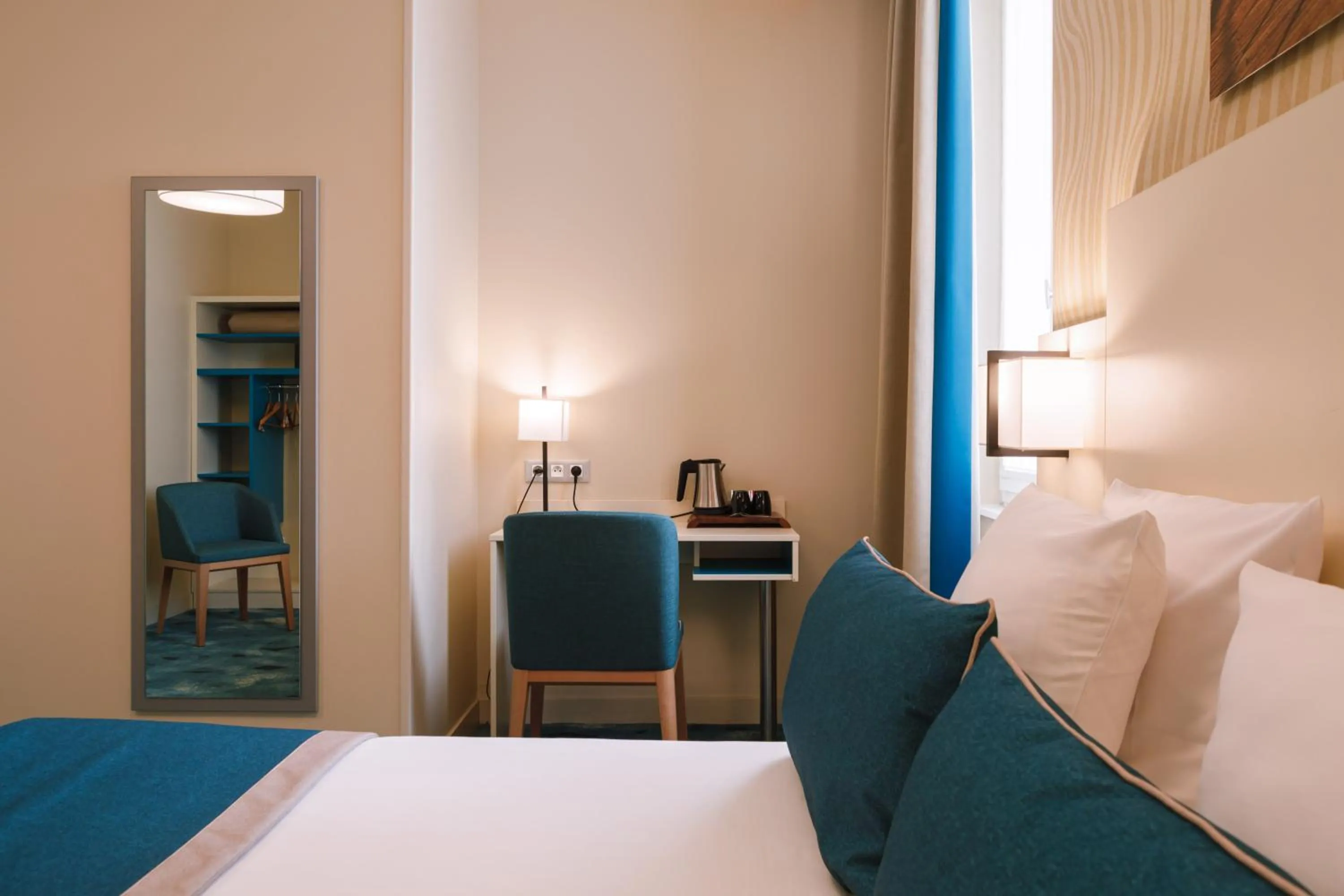 Bed in Hotel Des Remparts Perrache