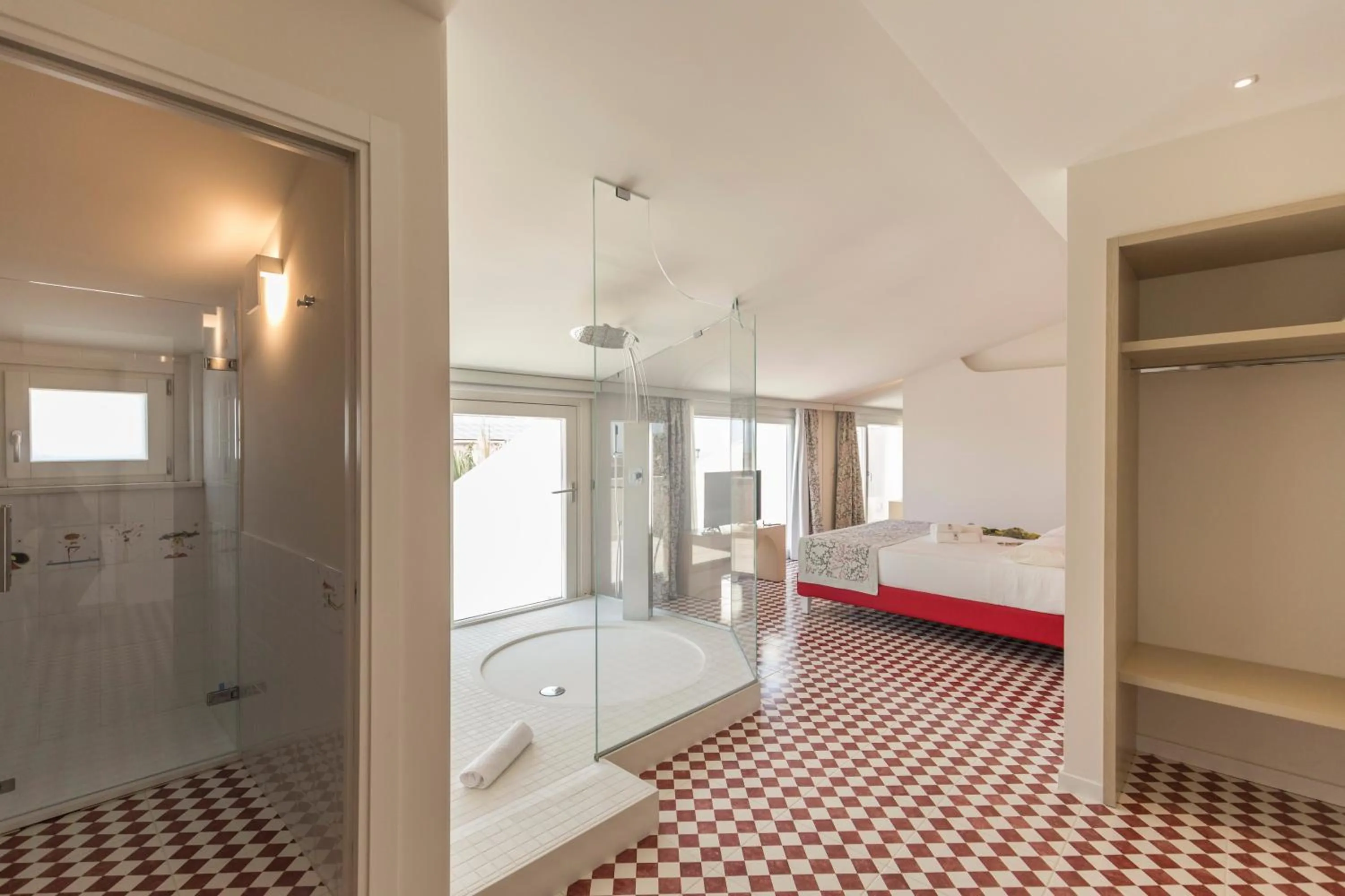 Shower, Bed in Suite Hotel L'Oasi di Riaci