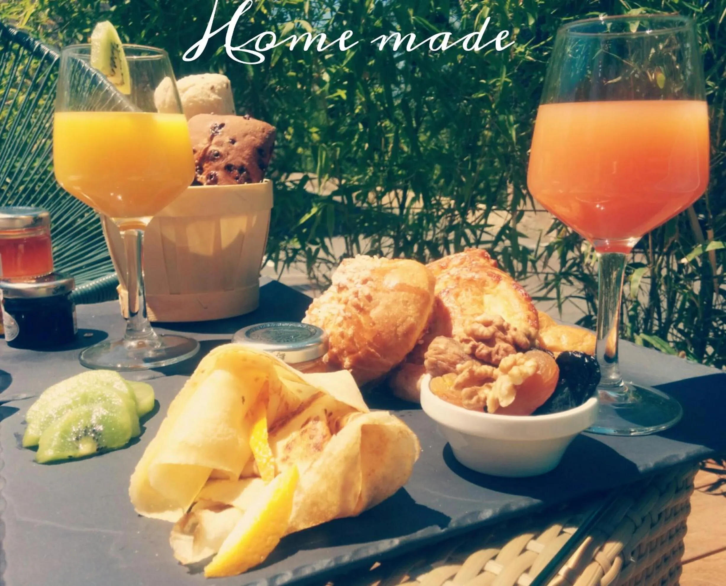 Food close-up in Hotel Brise de Mer - Piscine intérieure & extérieure