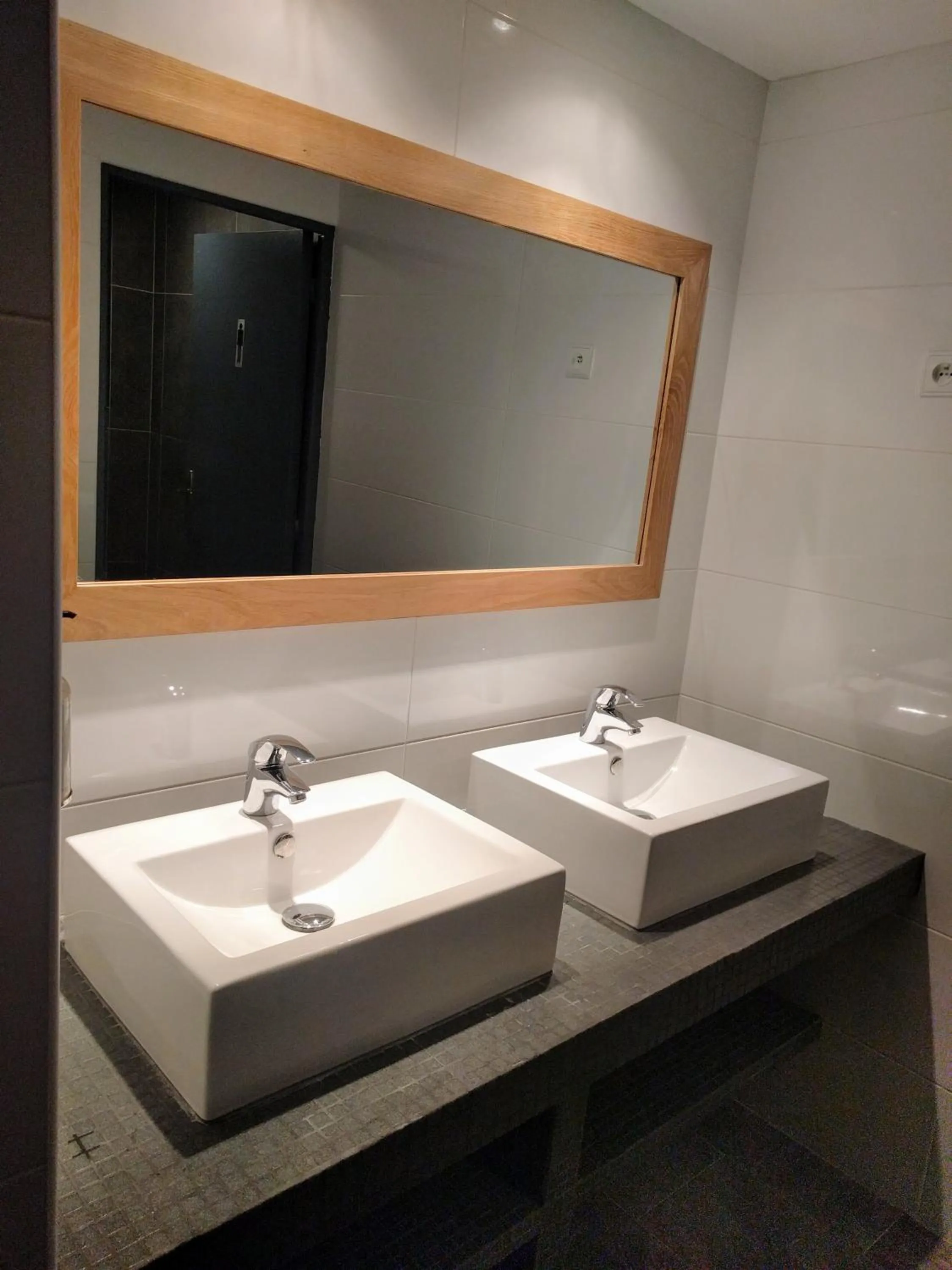 Area and facilities in Hotel Brise de Mer - Piscine intérieure & extérieure