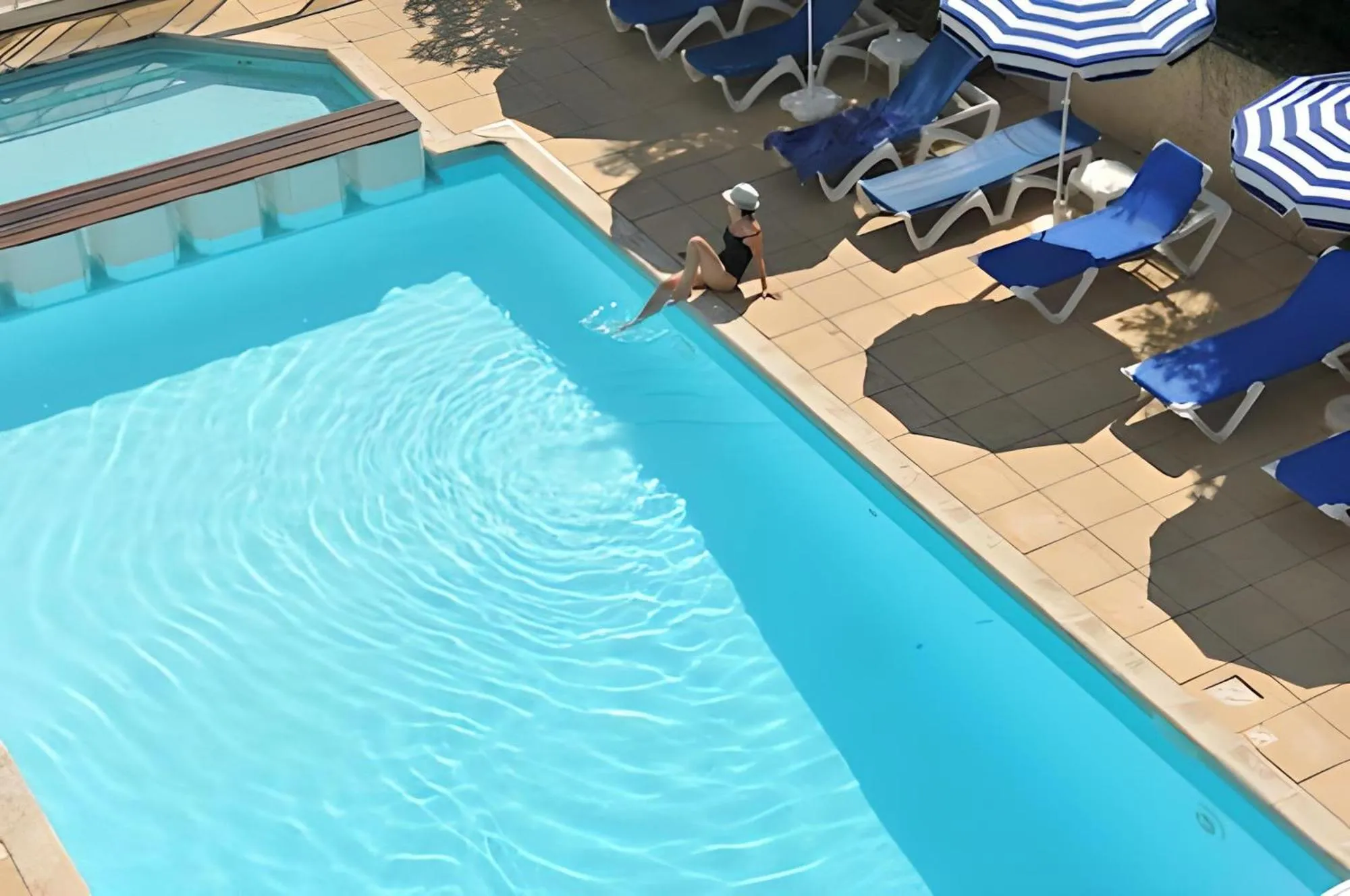 Swimming pool in Hotel Brise de Mer - Piscine intérieure & extérieure