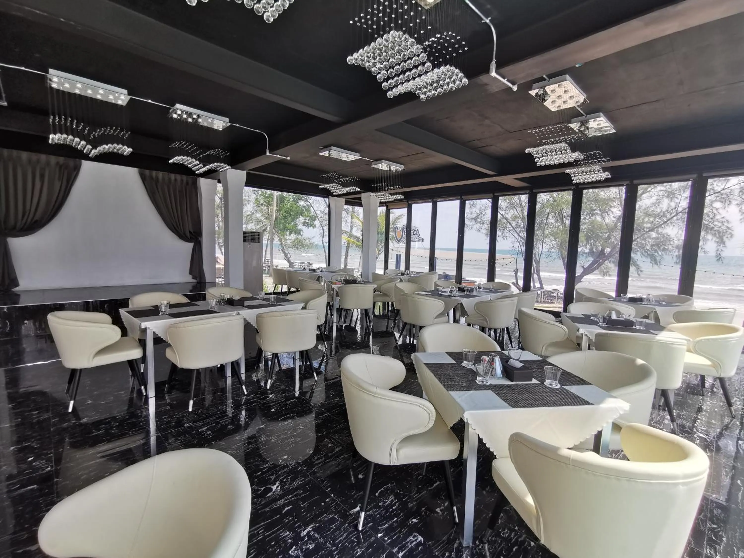 Restaurant/places to eat in De VeraNiO Resort