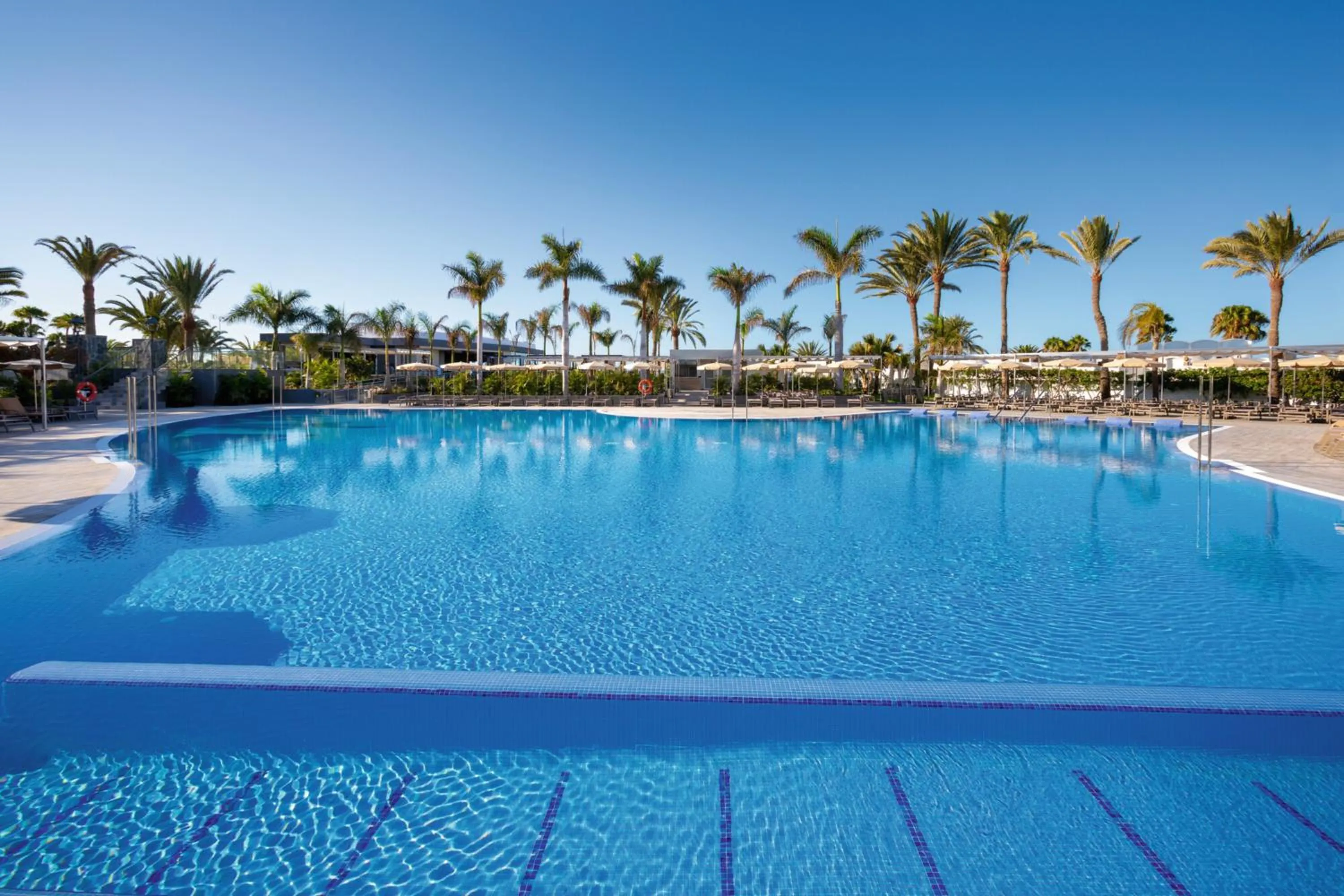 Swimming pool in Hotel Riu Palace Maspalomas - Adults Only