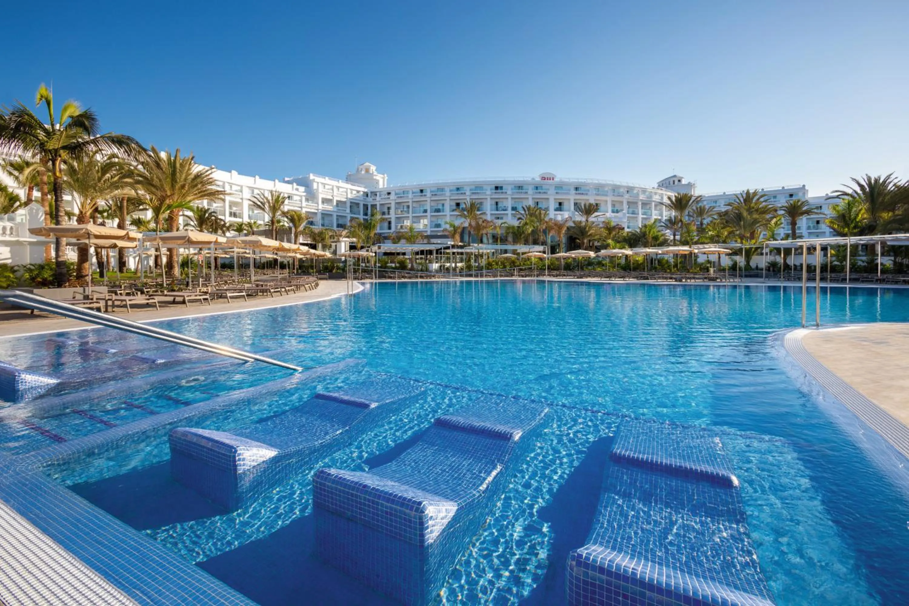 Swimming pool in Hotel Riu Palace Maspalomas - Adults Only