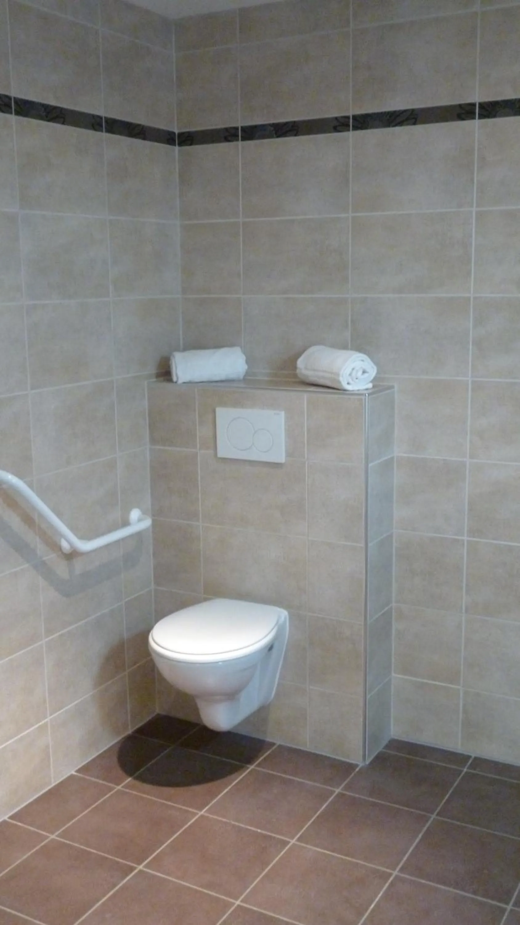 Bathroom in Cit'Hotel Escatel