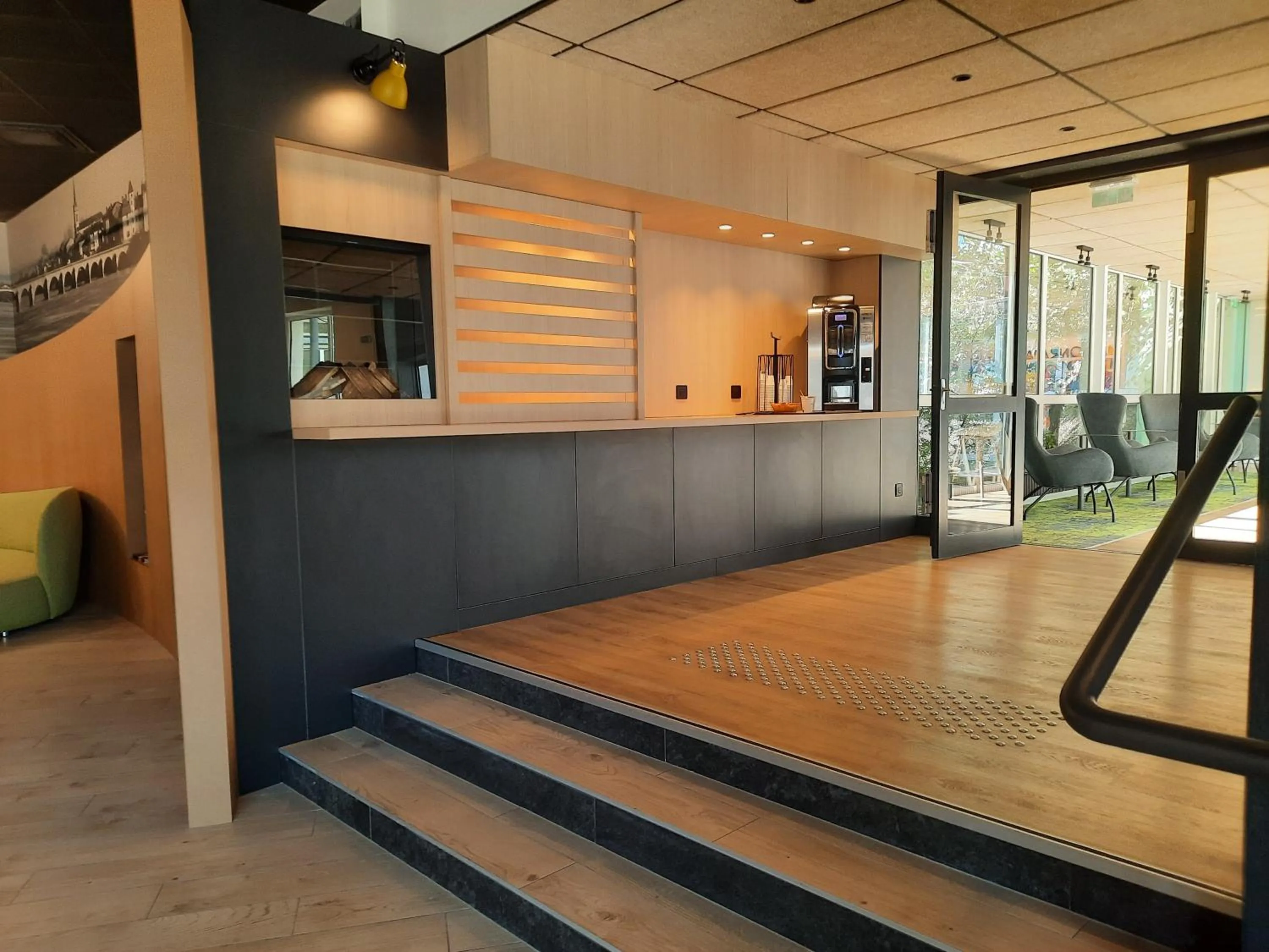 Lobby or reception in Cit'Hotel Escatel