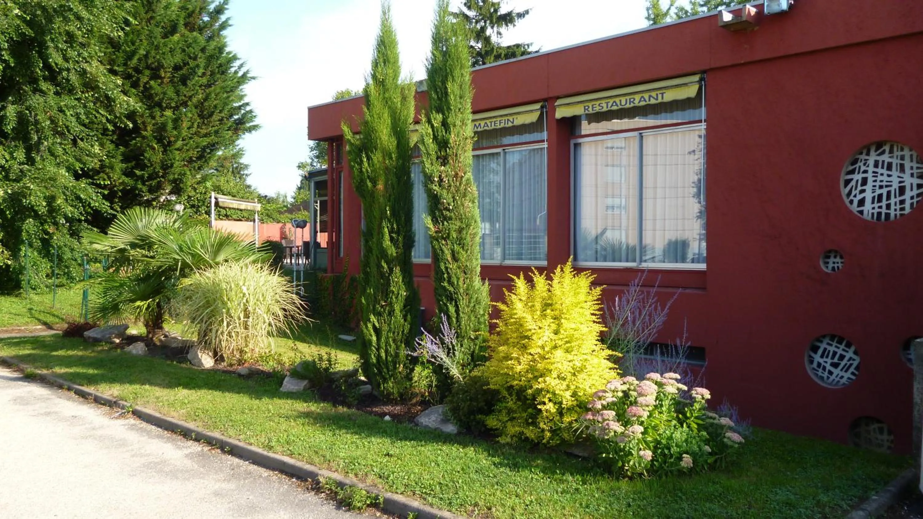 Facade/entrance in Cit'Hotel Escatel