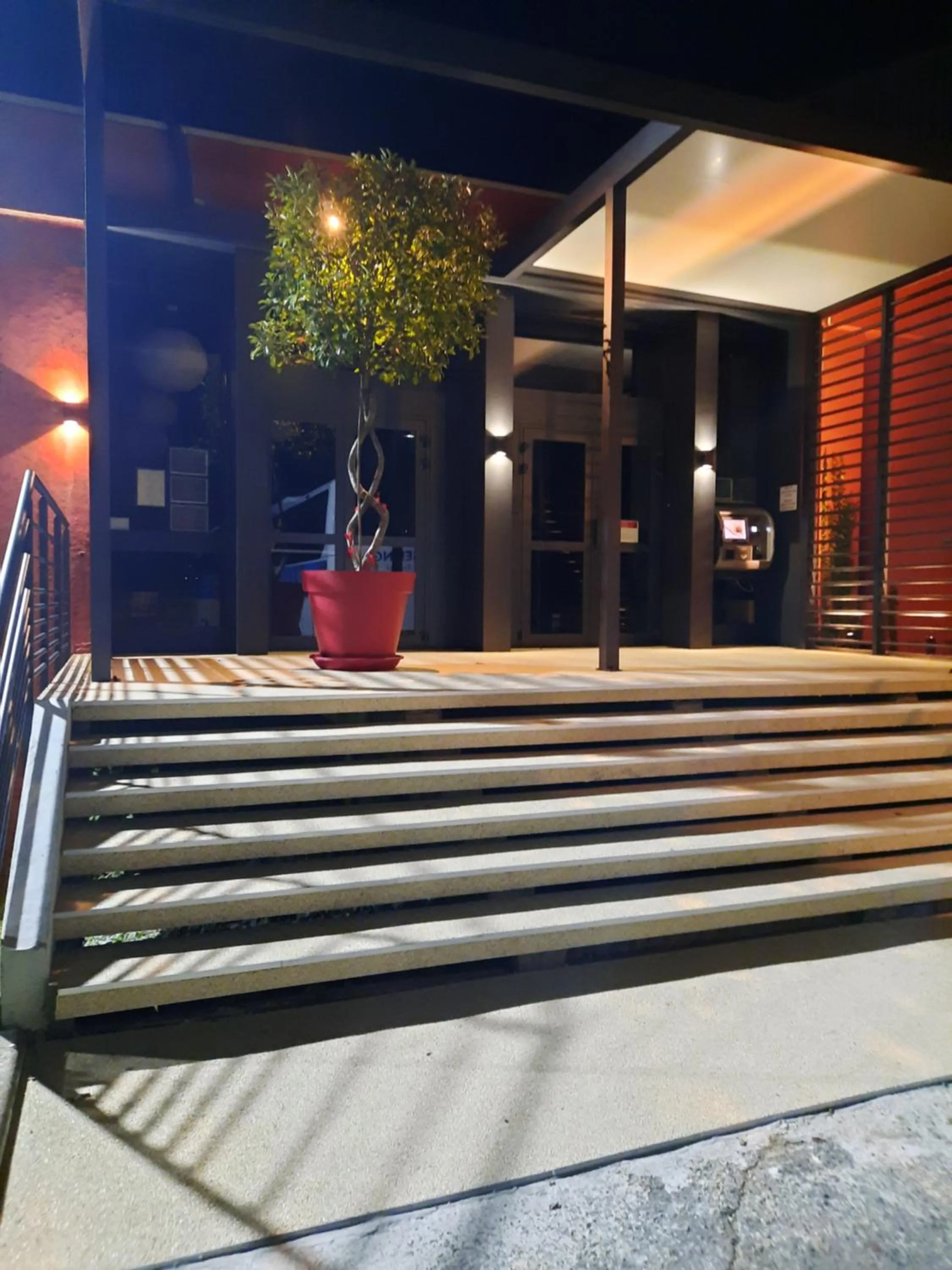 Facade/entrance in Cit'Hotel Escatel