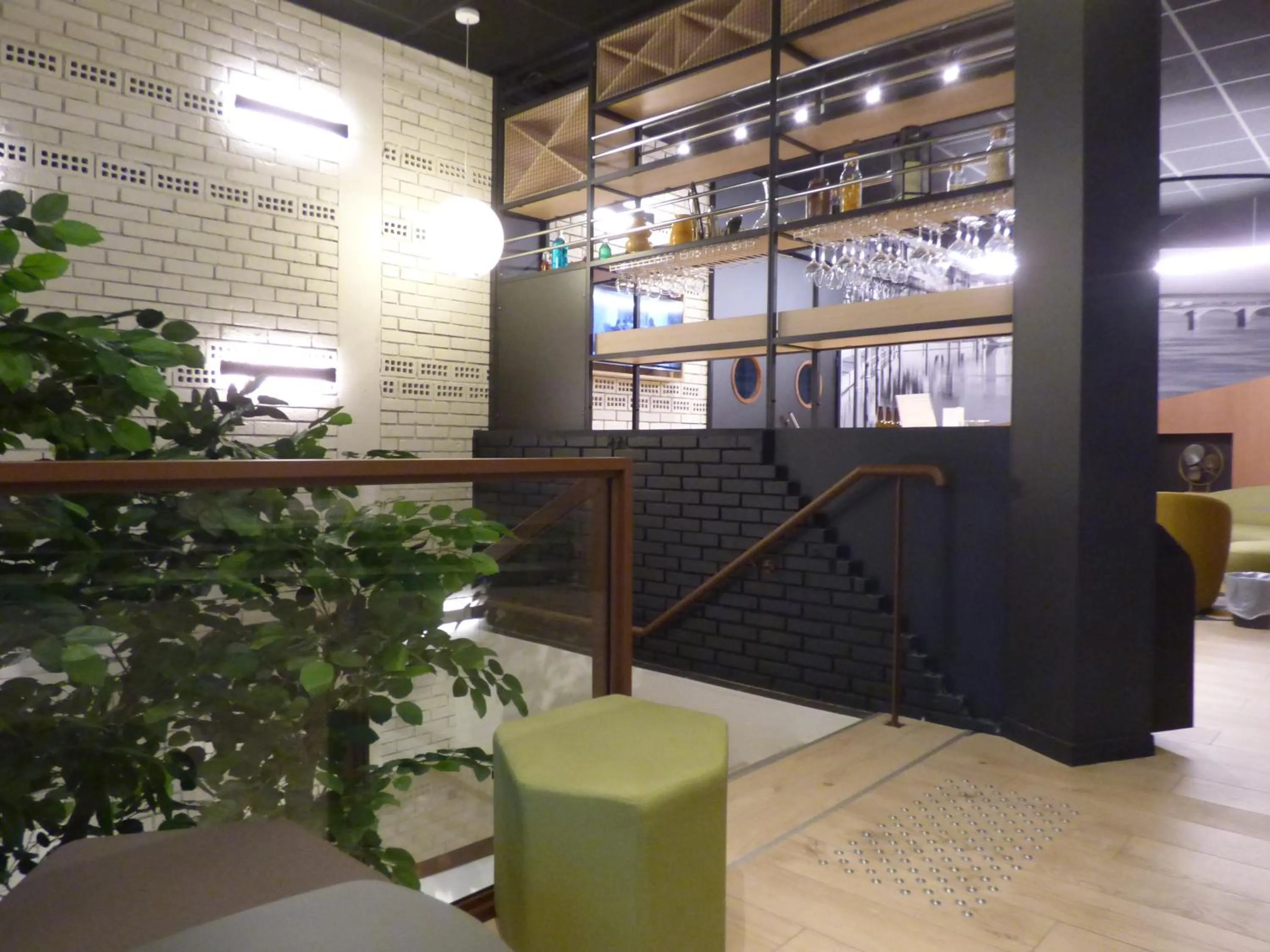 Lounge or bar in Cit'Hotel Escatel