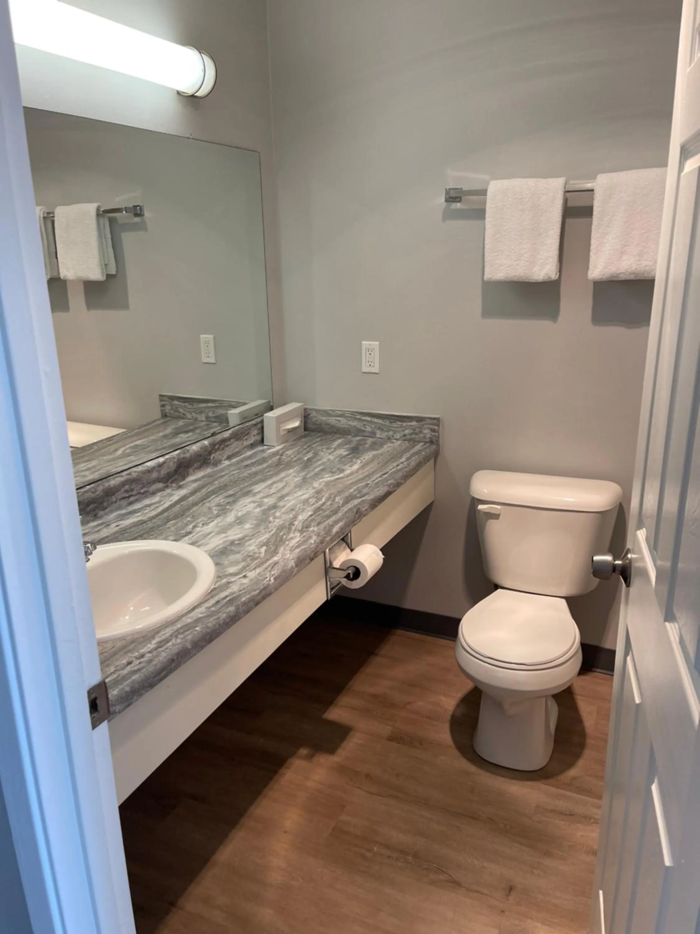 Bathroom in Seabird Lodge Fort Bragg