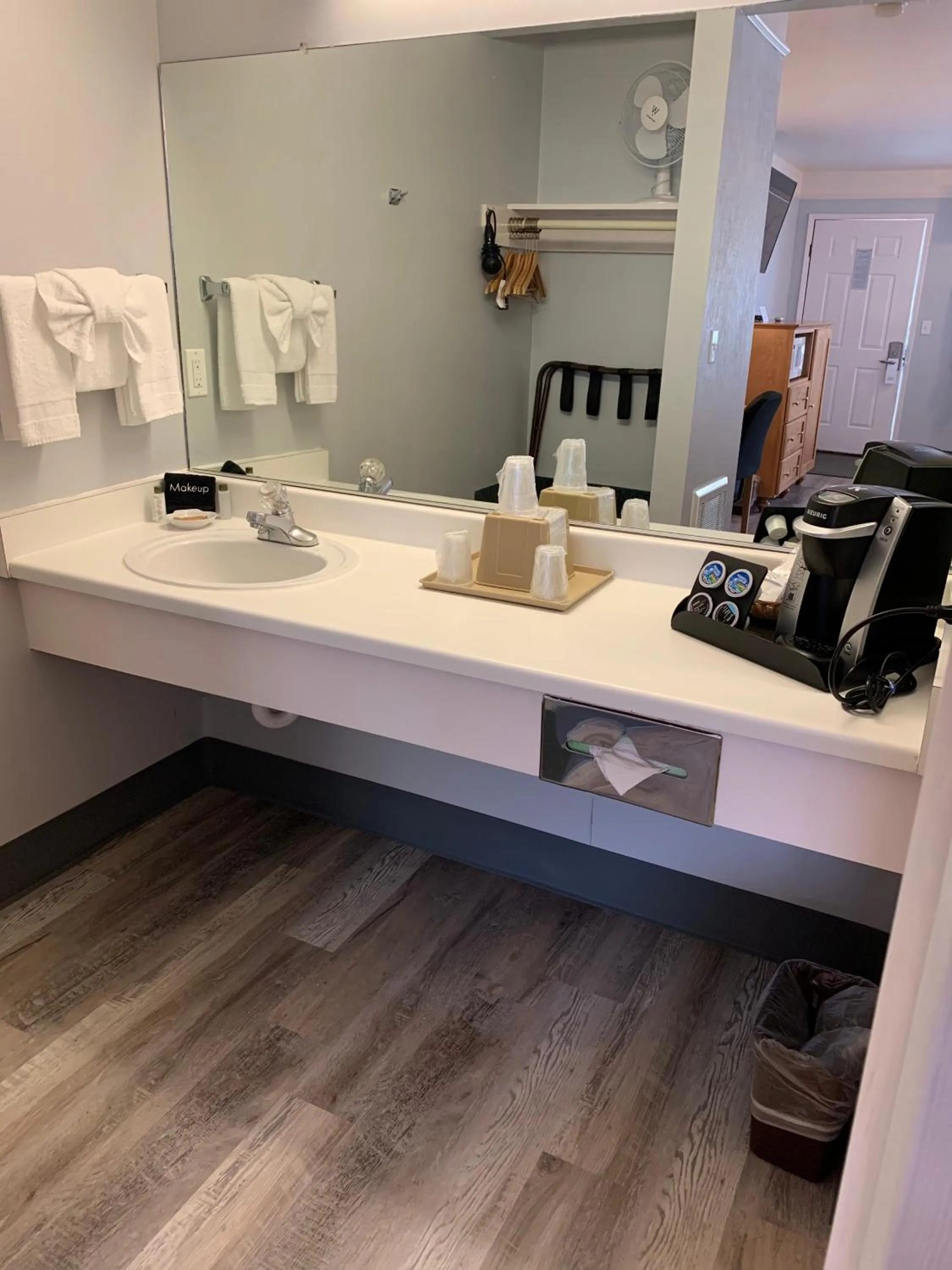 Bathroom in Seabird Lodge Fort Bragg