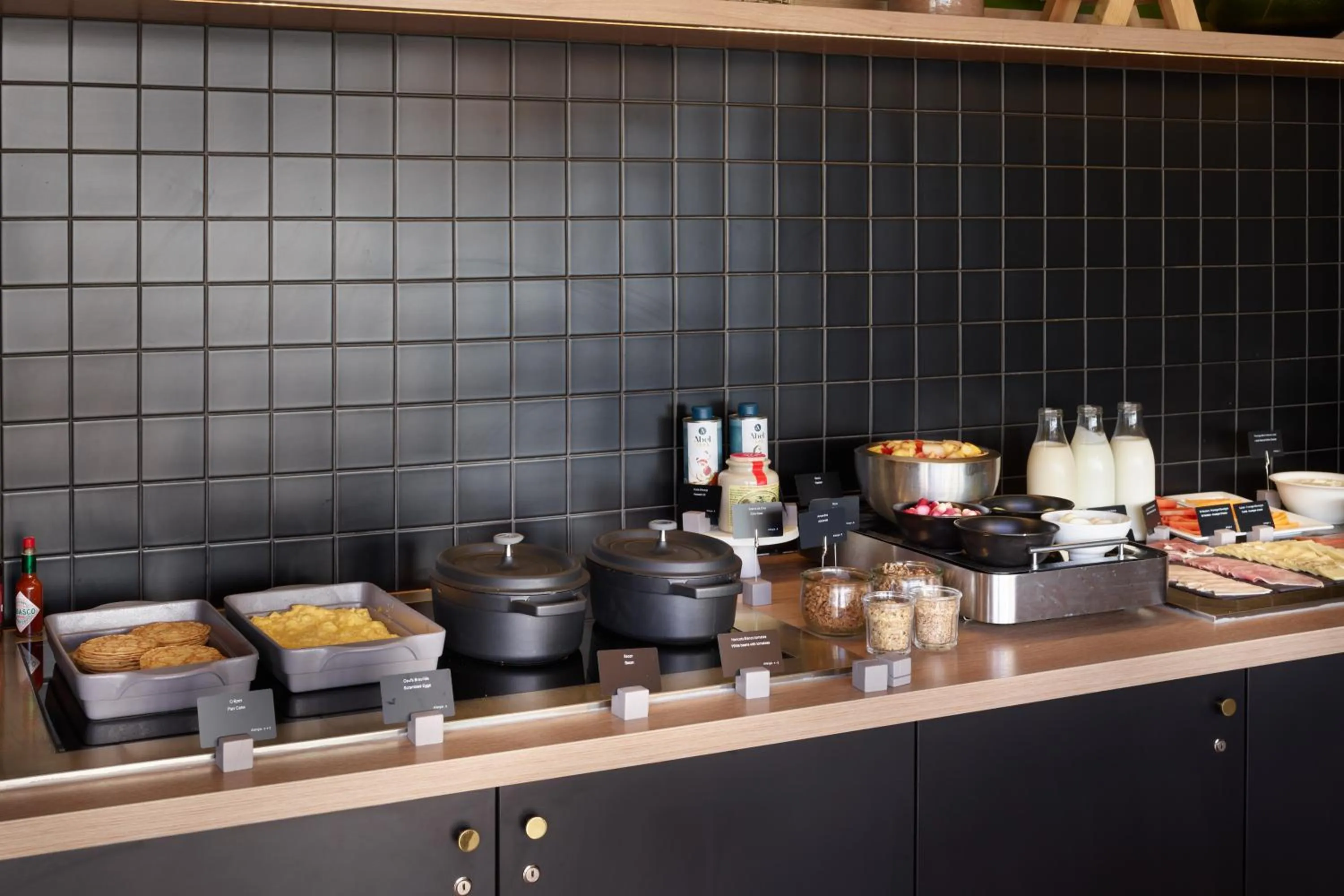 Buffet breakfast in Radisson Hotel Clermont-Ferrand