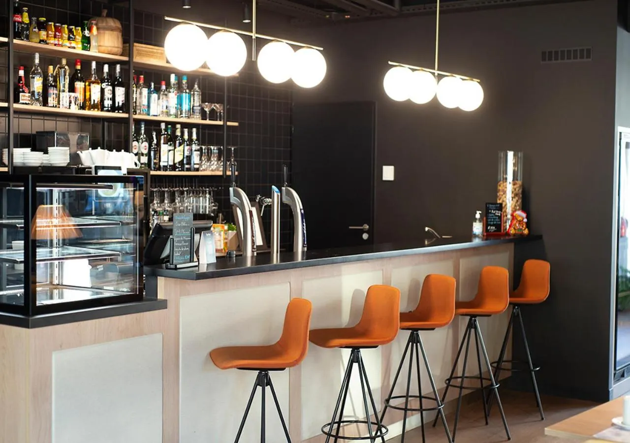Lounge or bar in Kyriad Prestige Hotel Clermont-Ferrand