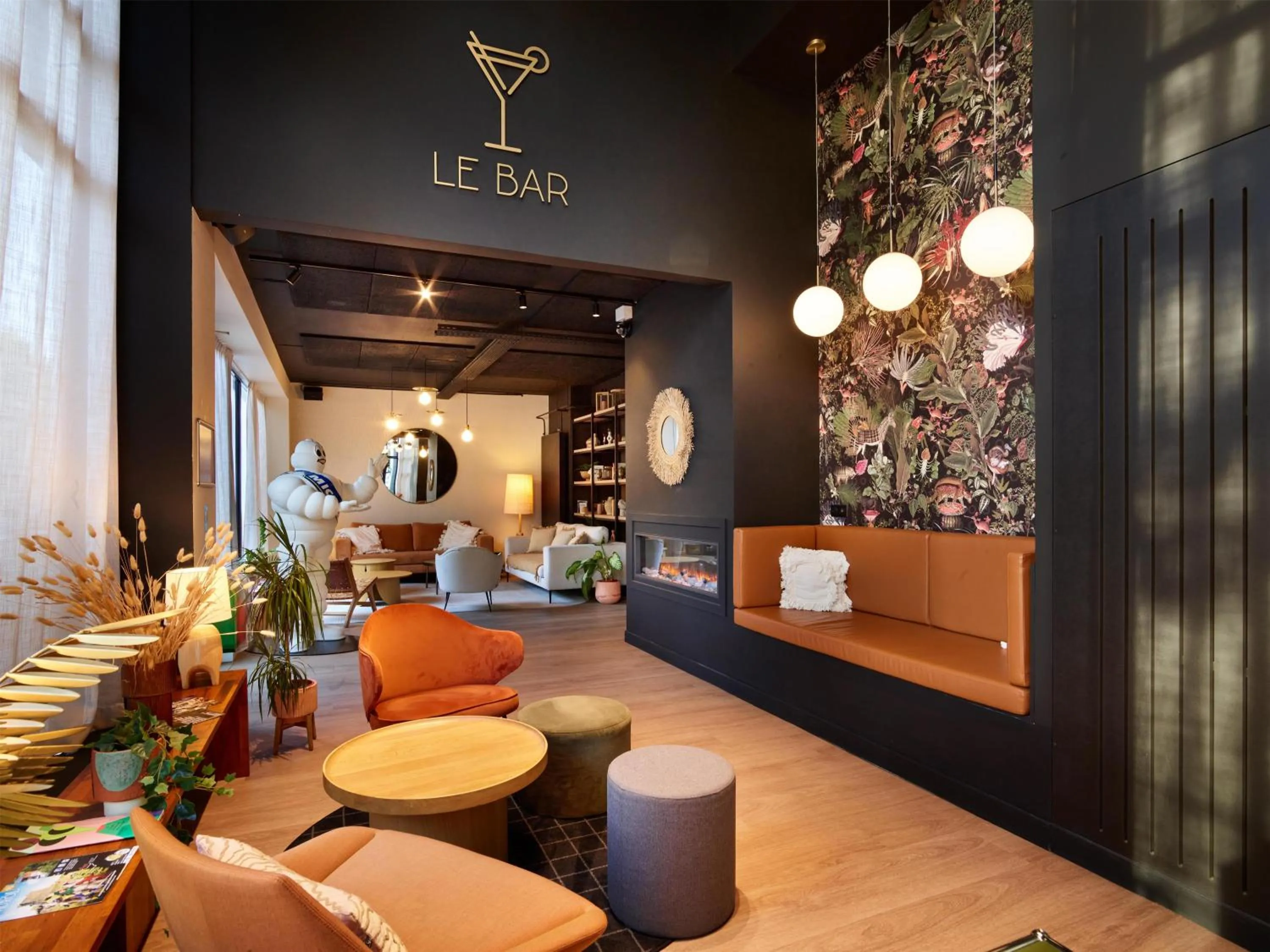 Lounge or bar in Radisson Hotel Clermont-Ferrand