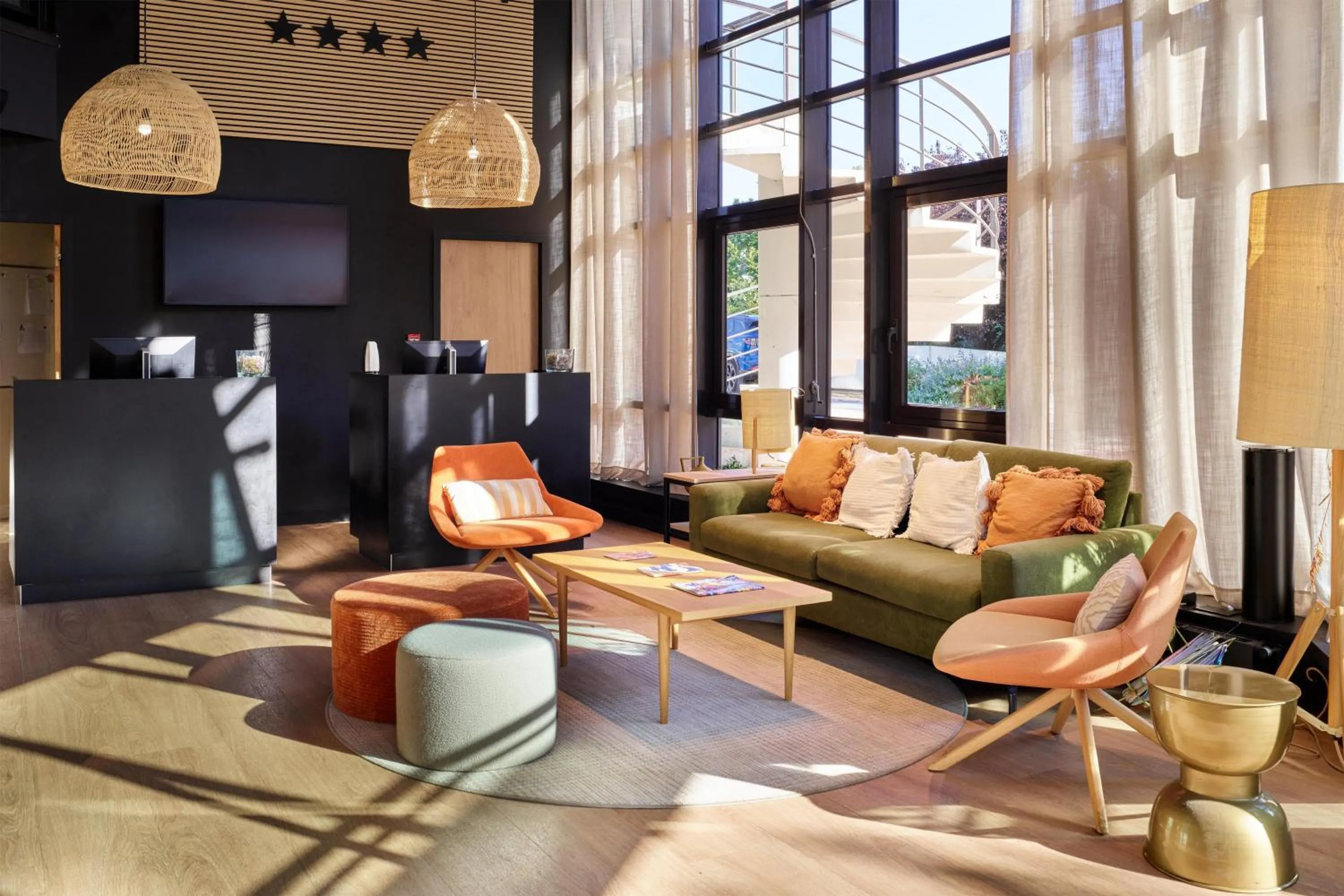 Lobby or reception in Radisson Hotel Clermont-Ferrand