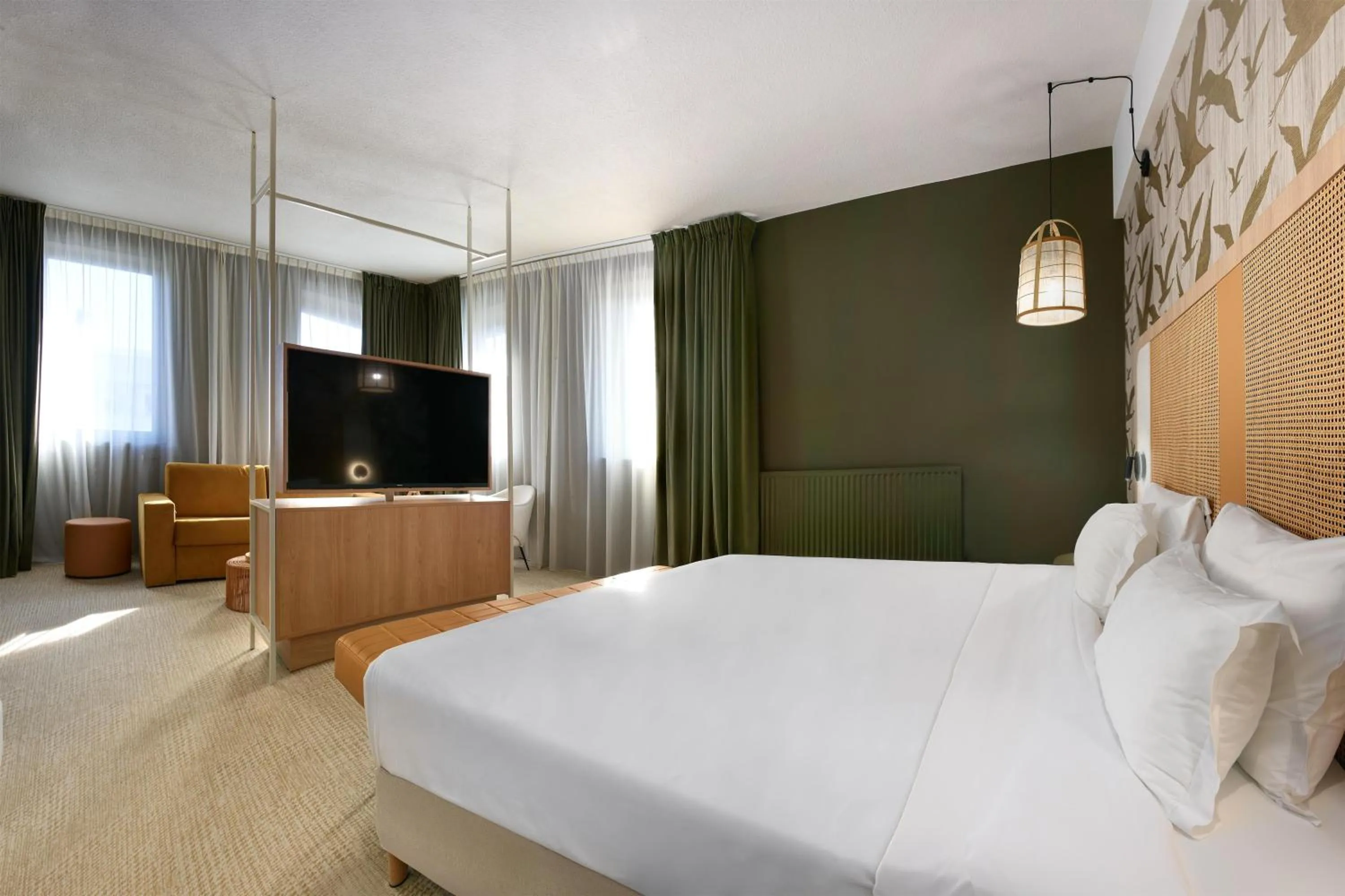 Photo of the whole room, Bed in Radisson Hotel Clermont-Ferrand