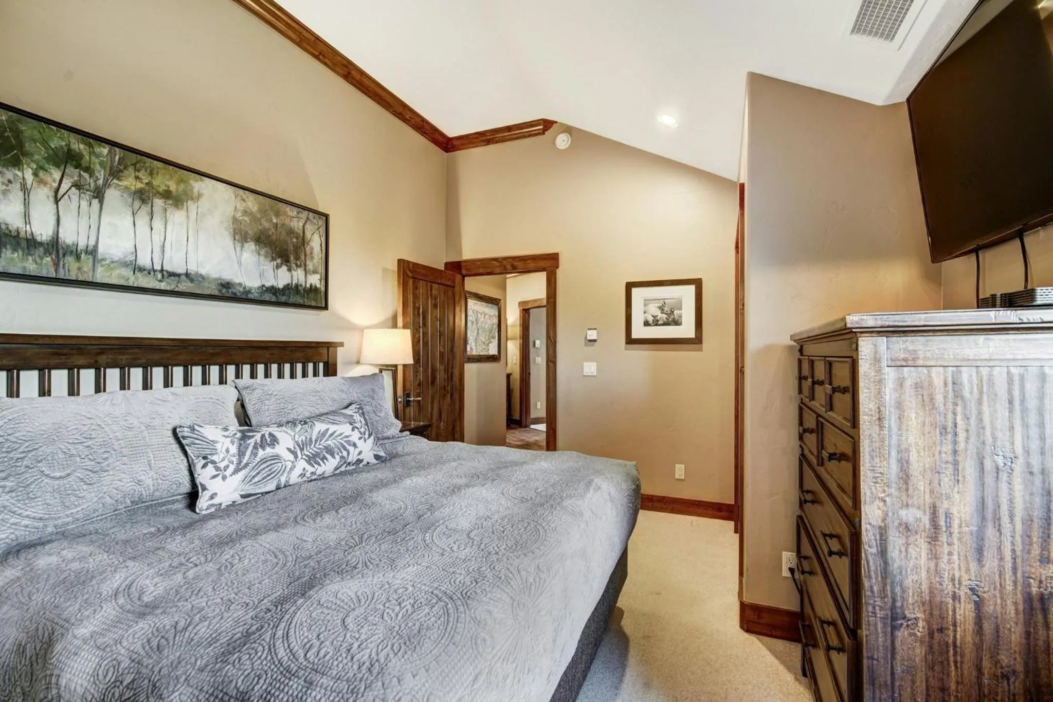 Bedroom, Bed in Crystal Peak Lodge, A Vail Resorts Property