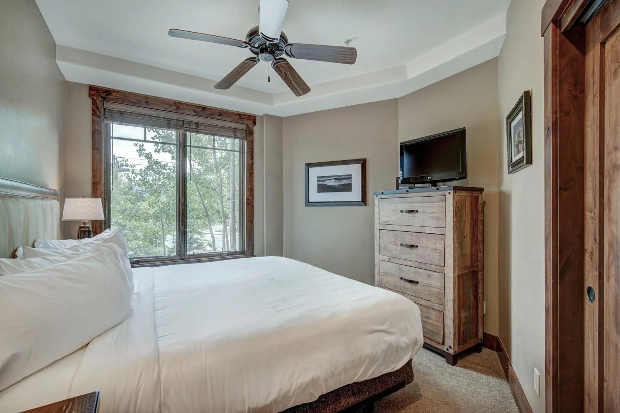 Photo of the whole room, Bed in Crystal Peak Lodge By Vail Resorts