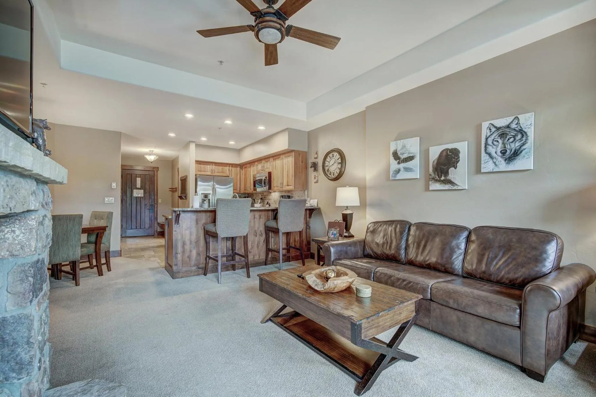 Living room in Crystal Peak Lodge By Vail Resorts