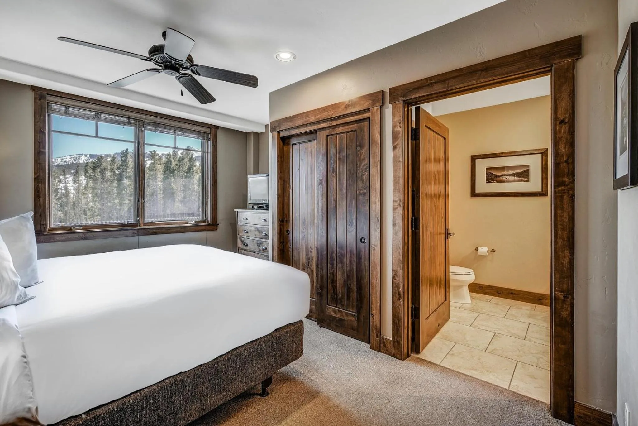 Bedroom, Bed in Crystal Peak Lodge, A Vail Resorts Property