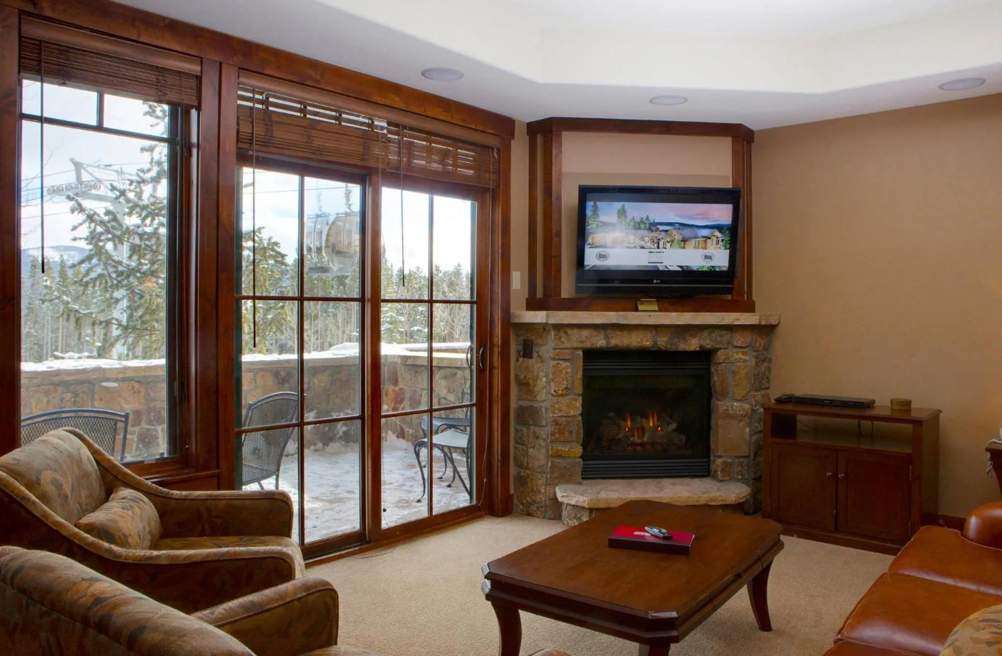 Living room in Crystal Peak Lodge By Vail Resorts