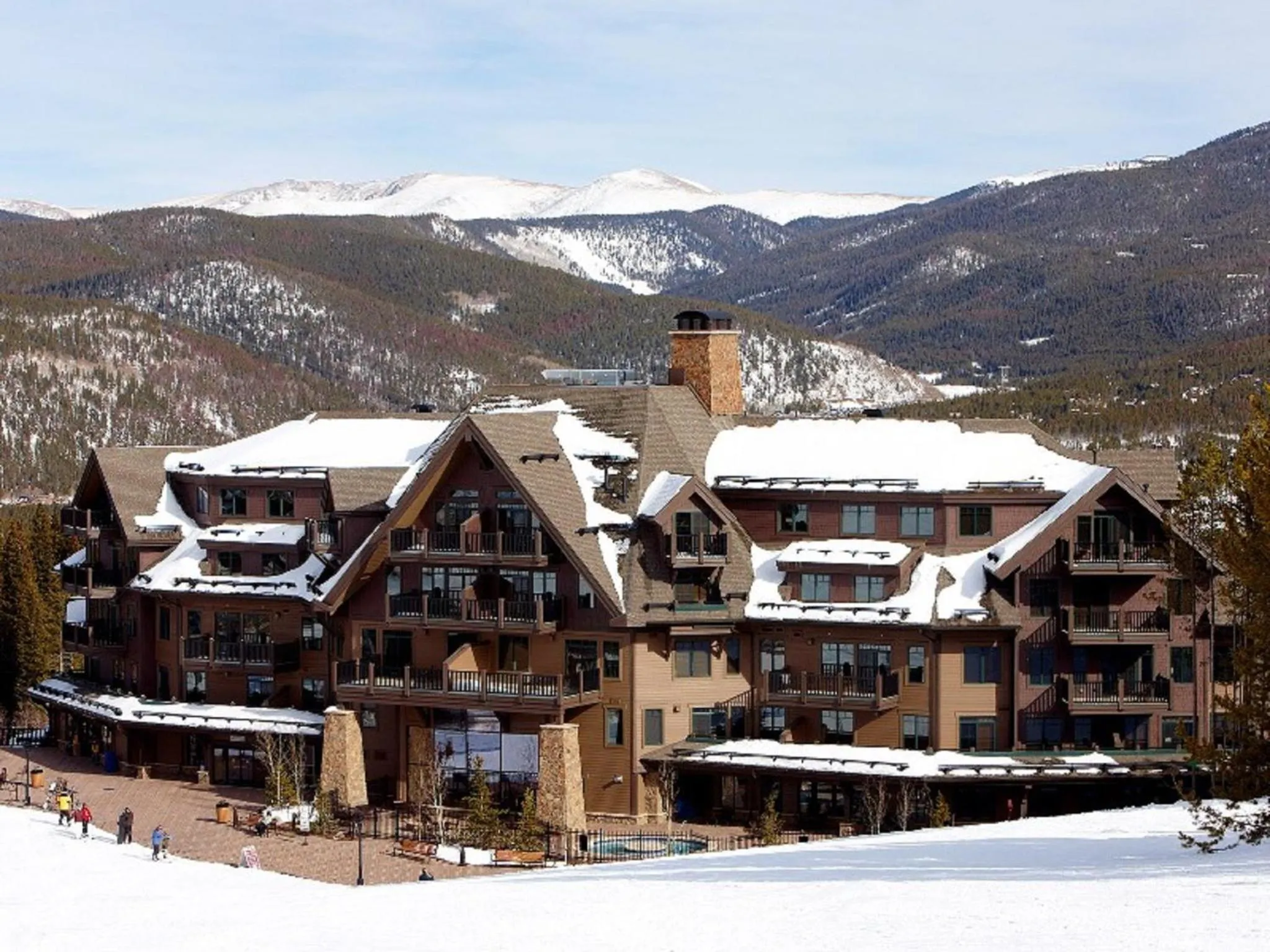 Facade/entrance in Crystal Peak Lodge By Vail Resorts