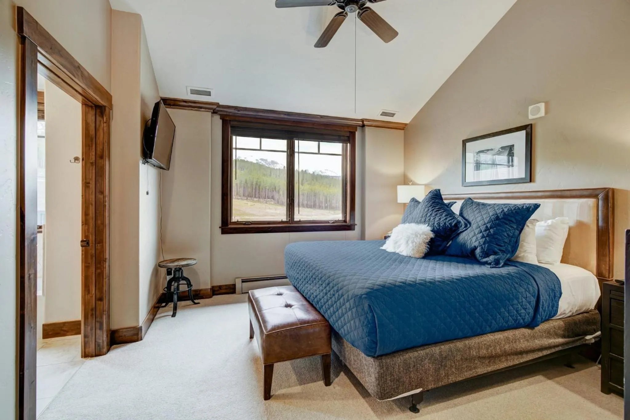 Bedroom, Bed in Crystal Peak Lodge, A Vail Resorts Property