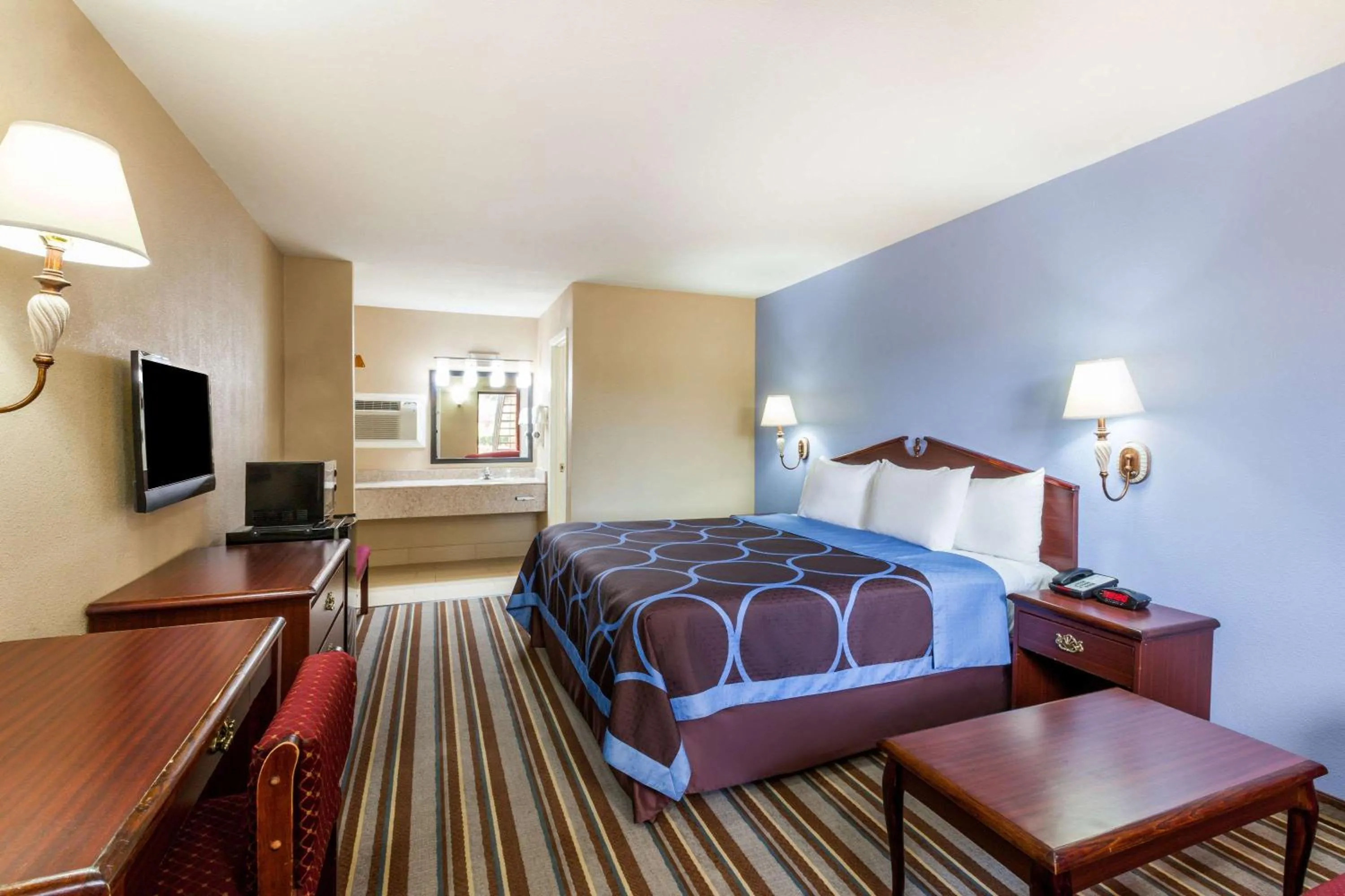 Bed in Super 8 by Wyndham Mt. Pleasant TX