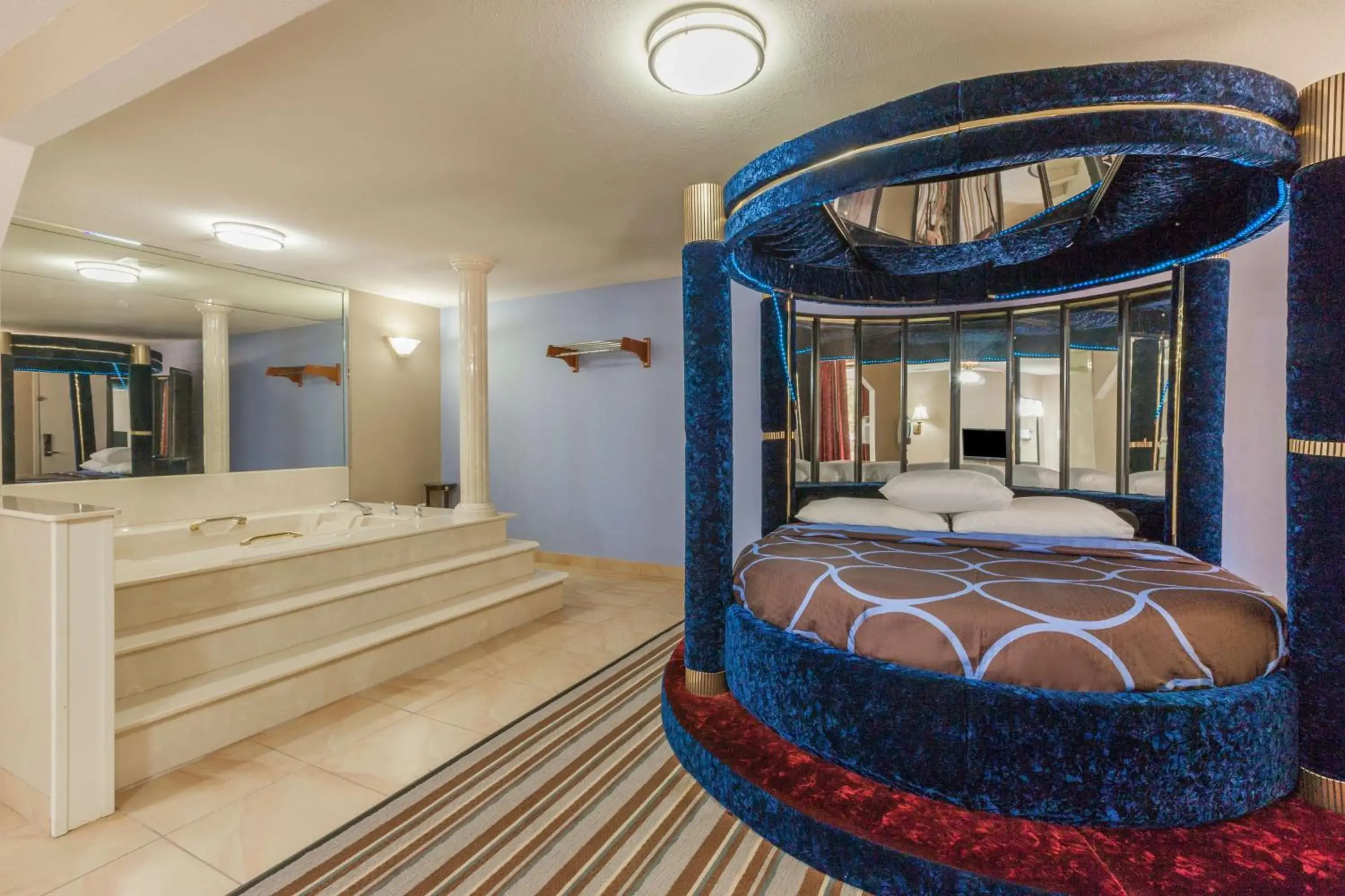 Deluxe King Suite - Non-Smoking in Super 8 by Wyndham Mt. Pleasant TX Deluxe King Suite - Non-Smoking in Super 8 by Wyndham Mt. Pleasant TX